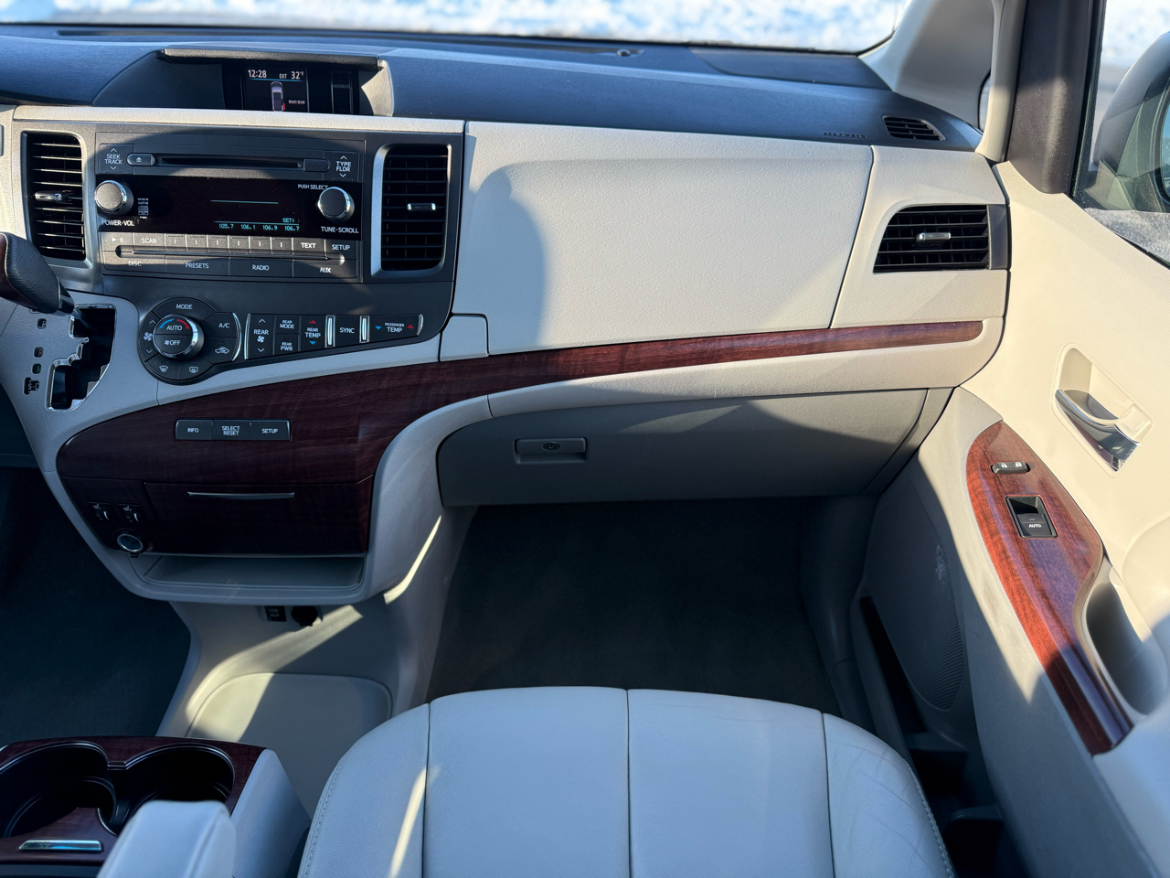 Toyota Sienna Limited AWD 7-Passenger V6 2014