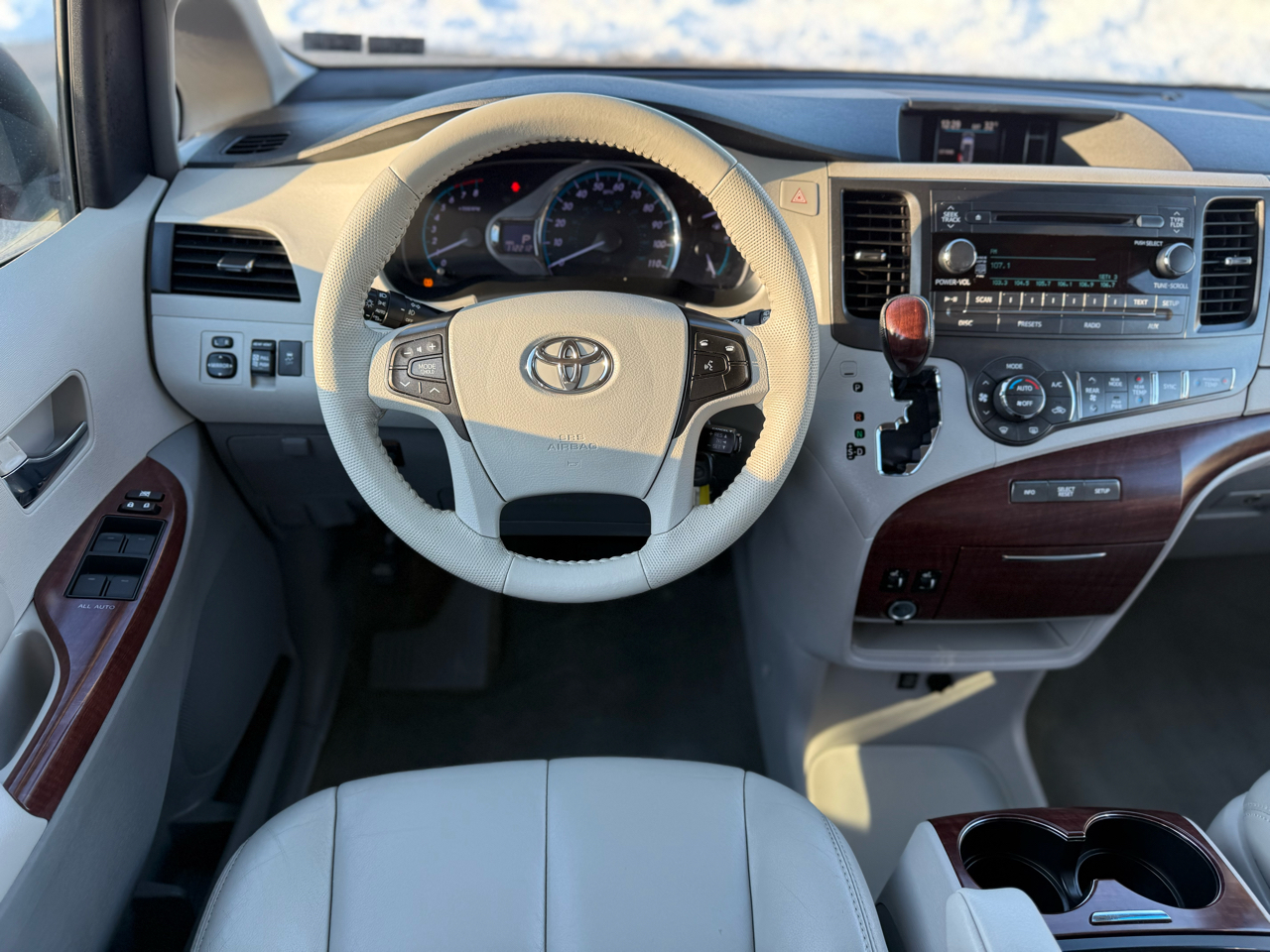 Toyota Sienna Limited AWD 7-Passenger V6 2014