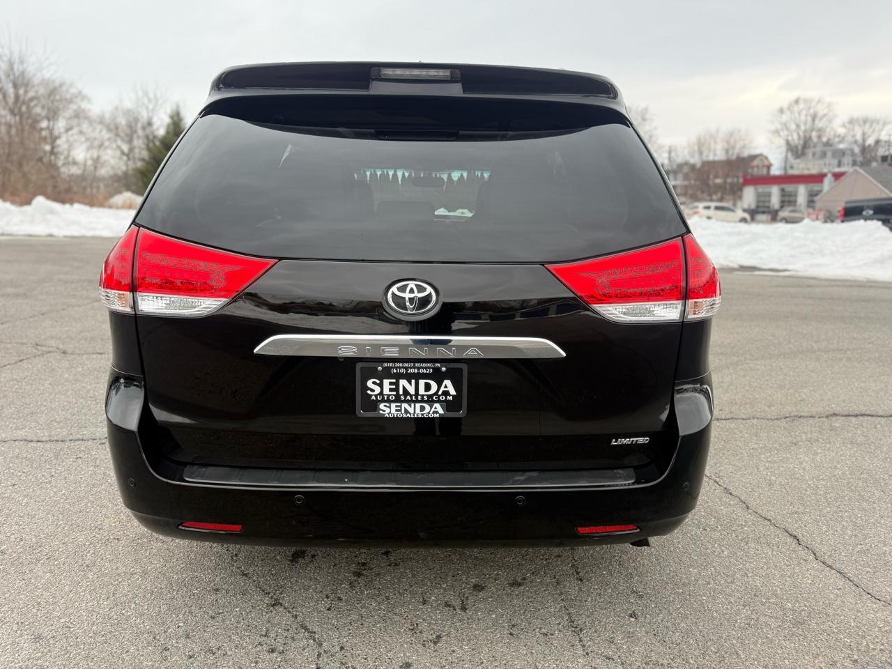 Toyota Sienna Limited 7-Pass V6 2011