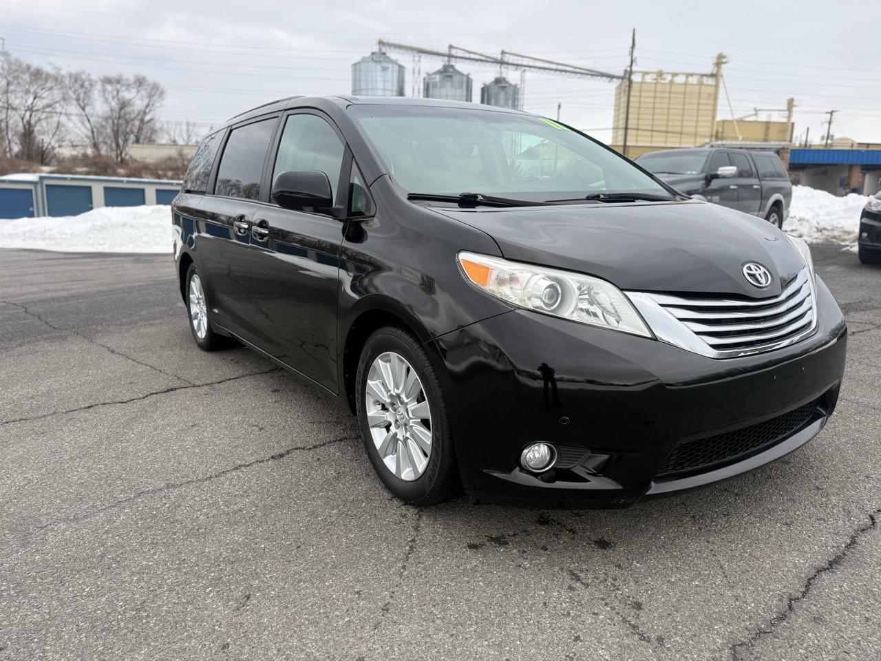 Toyota Sienna Limited 7-Pass V6 2011