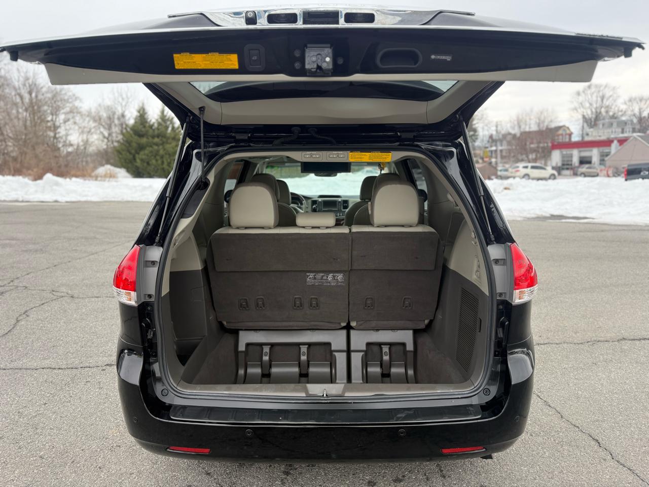 Toyota Sienna Limited 7-Pass V6 2011