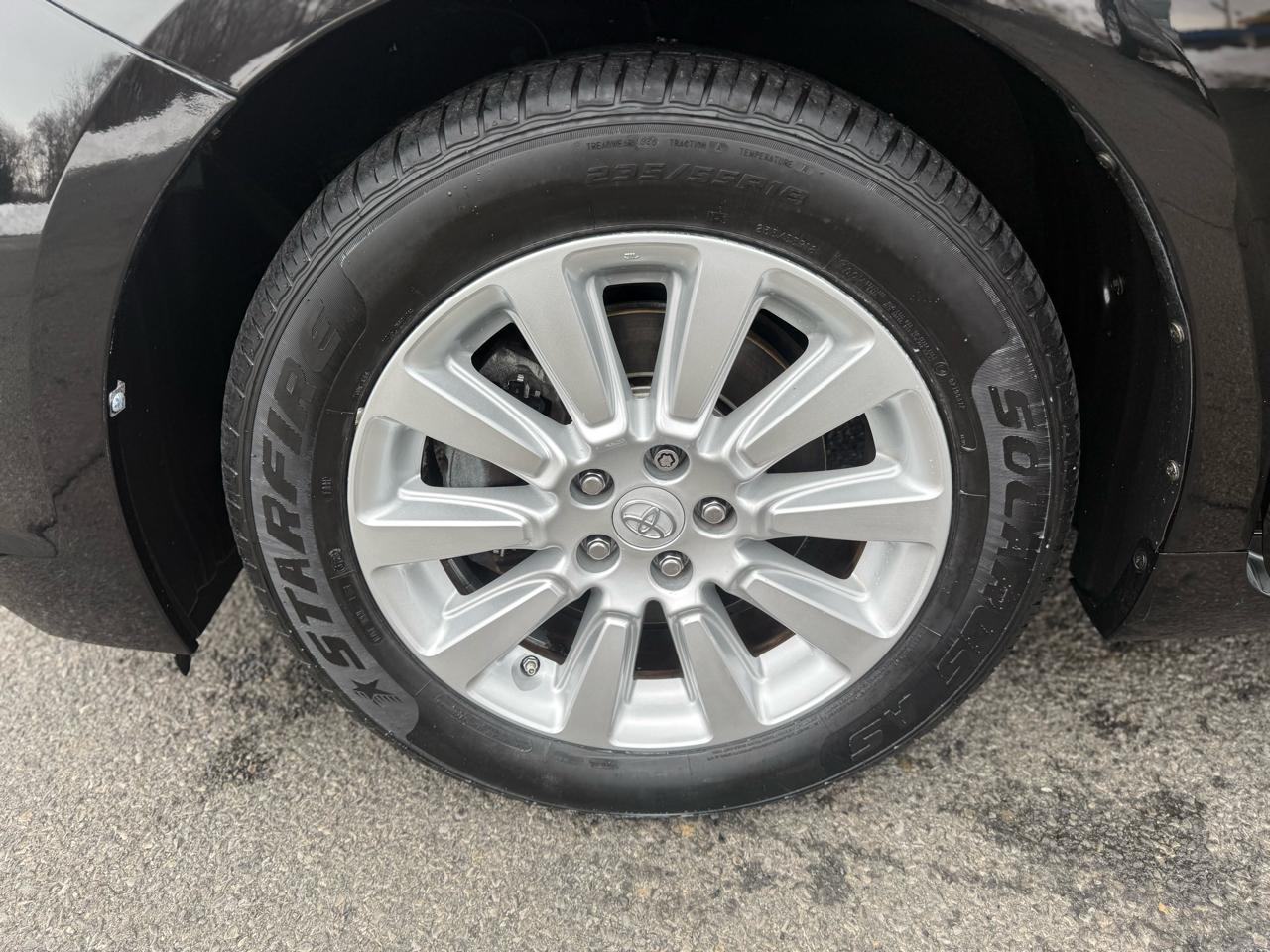 Toyota Sienna Limited 7-Pass V6 2011