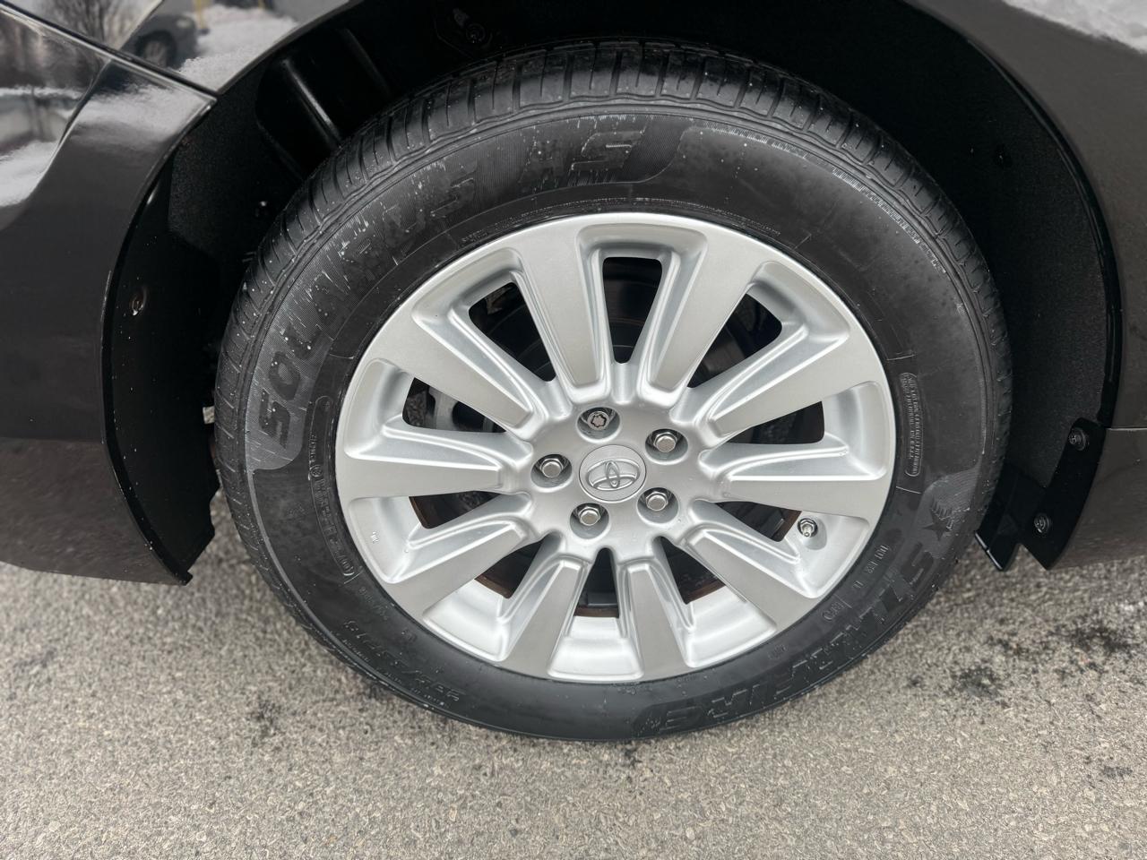 Toyota Sienna Limited 7-Pass V6 2011