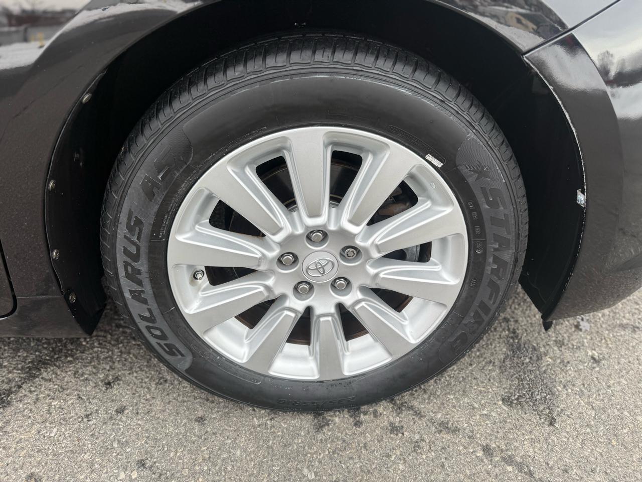 Toyota Sienna Limited 7-Pass V6 2011