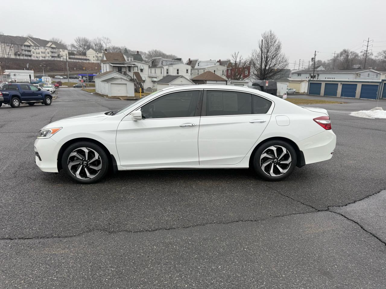 Honda Accord EX-L Sedan CVT w/ Honda Sensing 2016