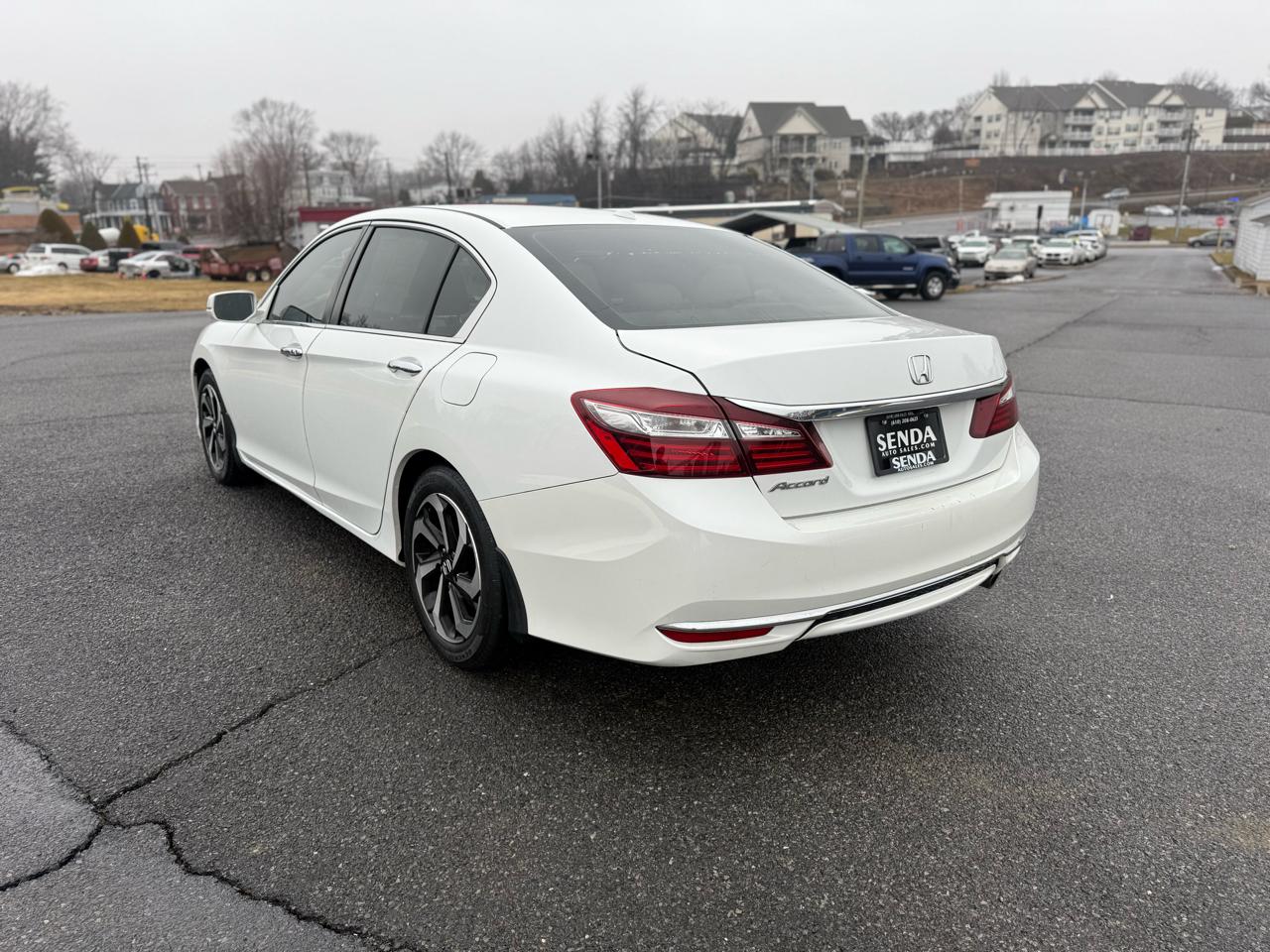 Honda Accord EX-L Sedan CVT w/ Honda Sensing 2016