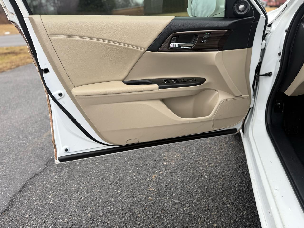 Honda Accord EX-L Sedan CVT w/ Honda Sensing 2016