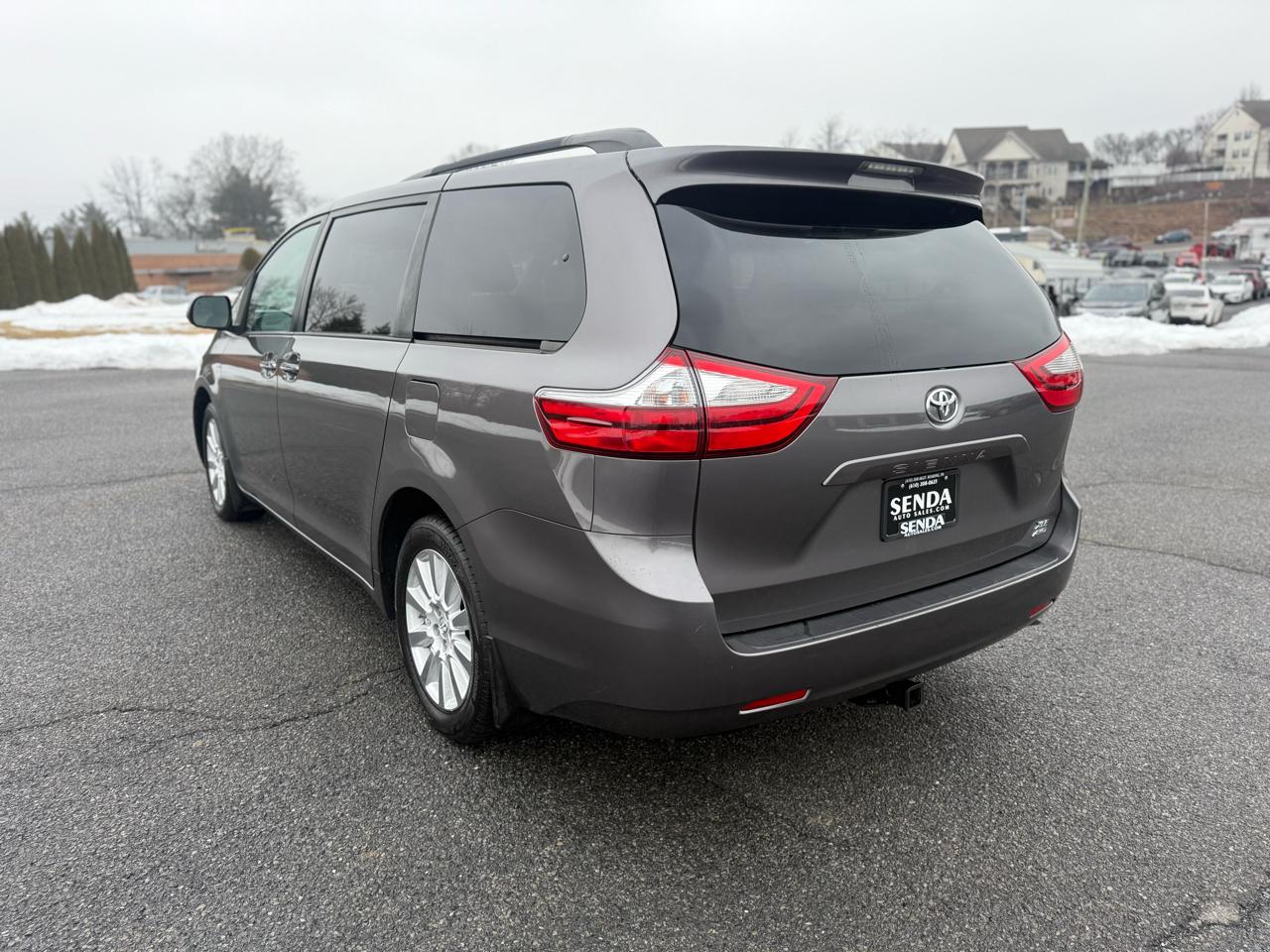 Toyota Sienna XLE 7-Passenger AWD 2017