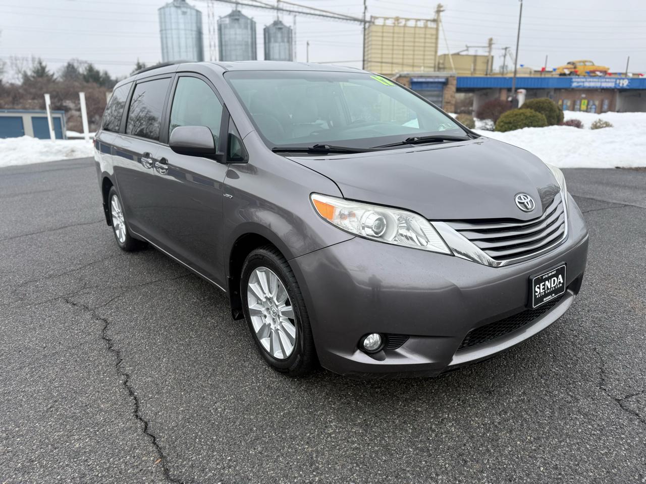Toyota Sienna XLE 7-Passenger AWD 2017