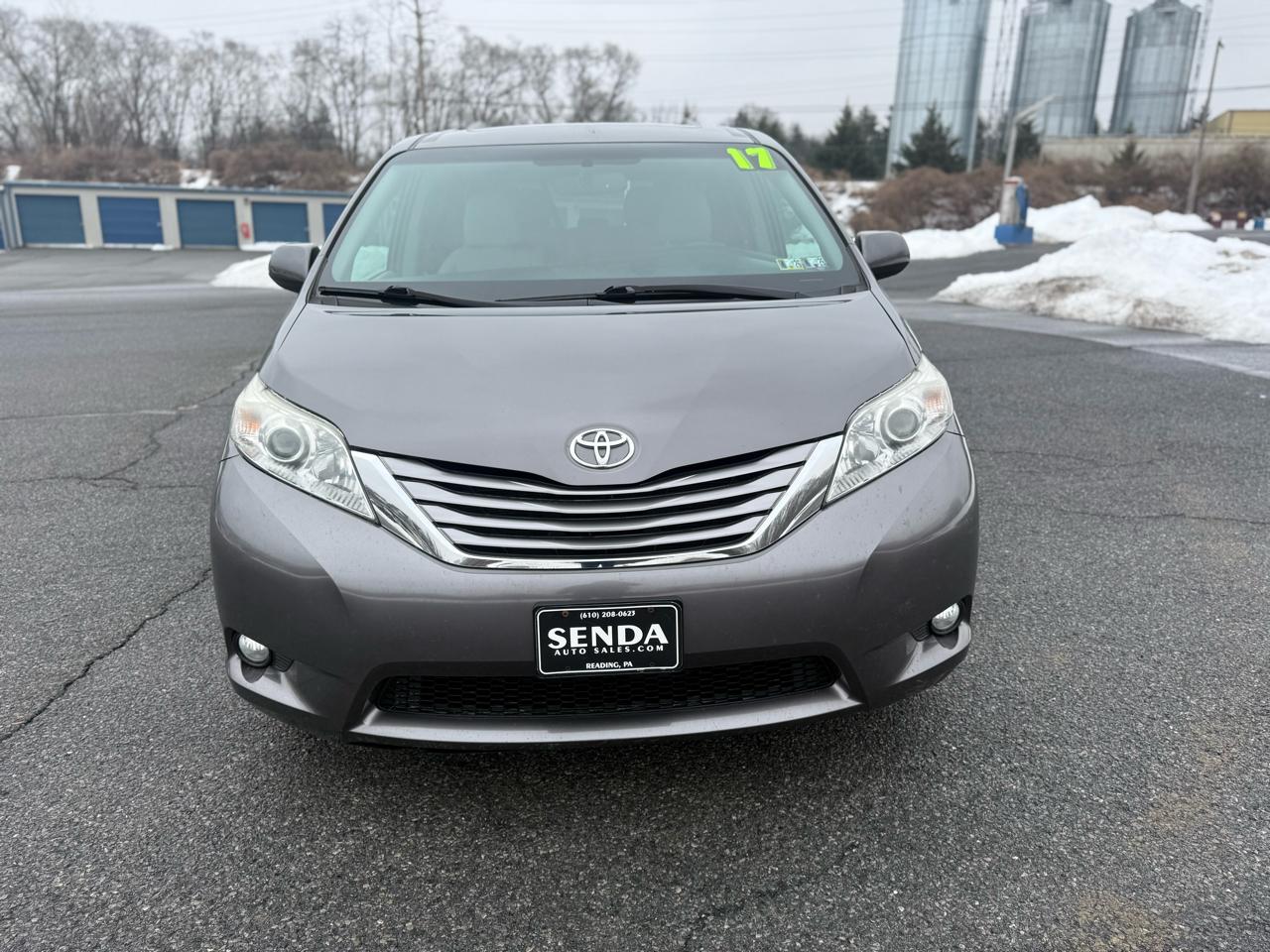 Toyota Sienna XLE 7-Passenger AWD 2017