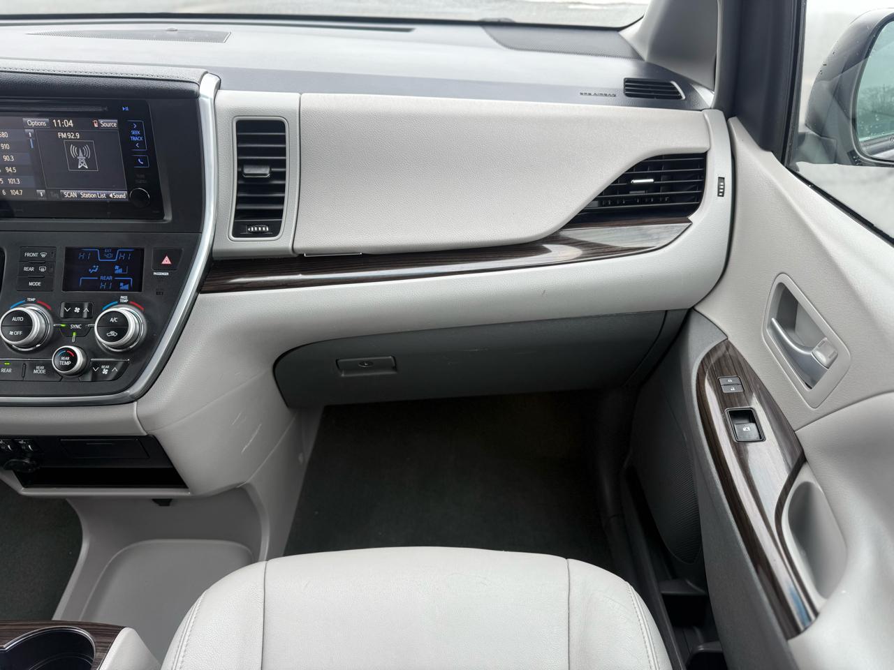 Toyota Sienna XLE 7-Passenger AWD 2017