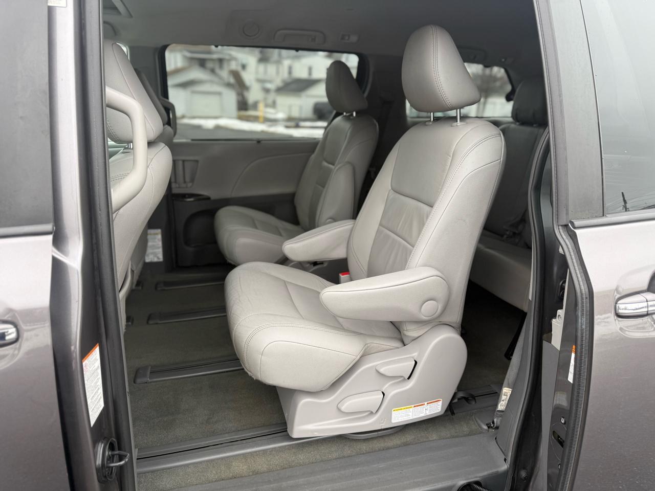 Toyota Sienna XLE 7-Passenger AWD 2017