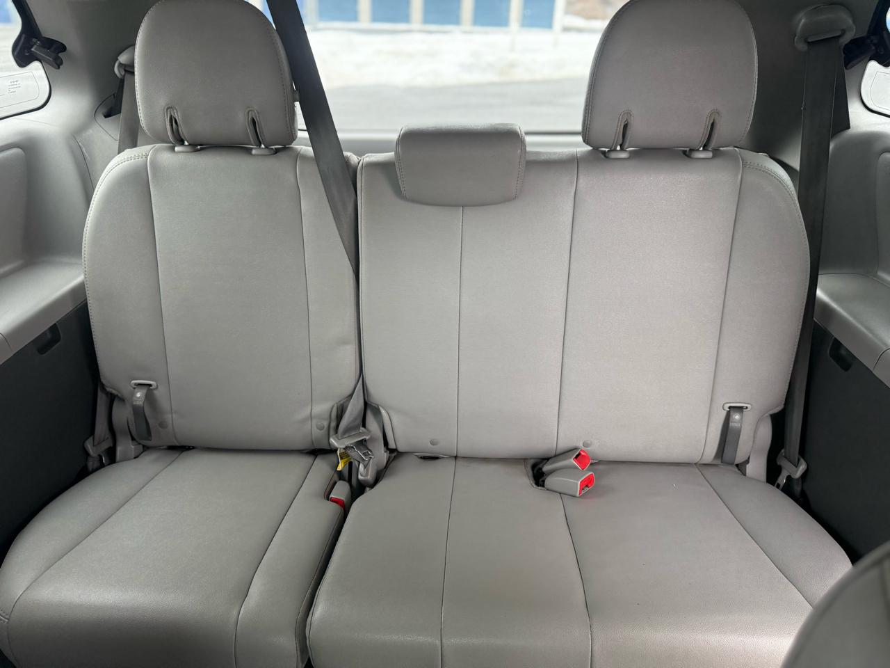 Toyota Sienna XLE 7-Passenger AWD 2017