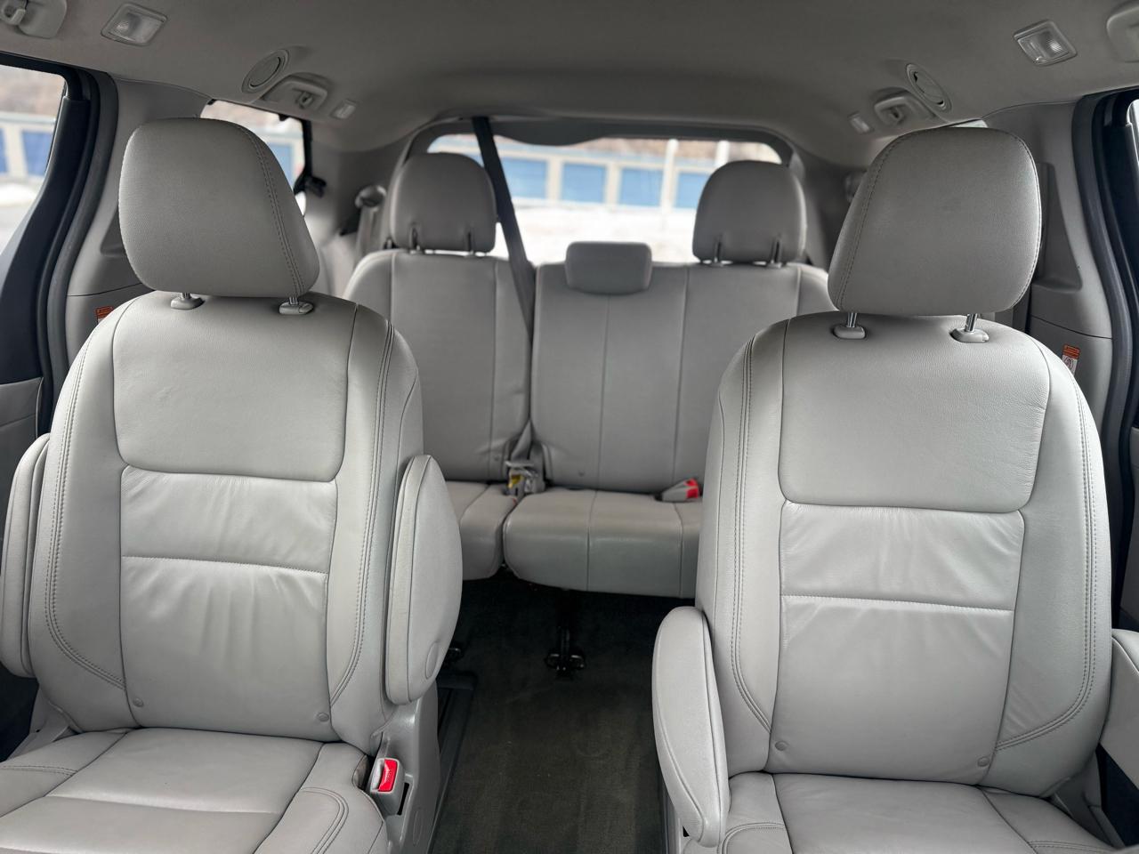 Toyota Sienna XLE 7-Passenger AWD 2017