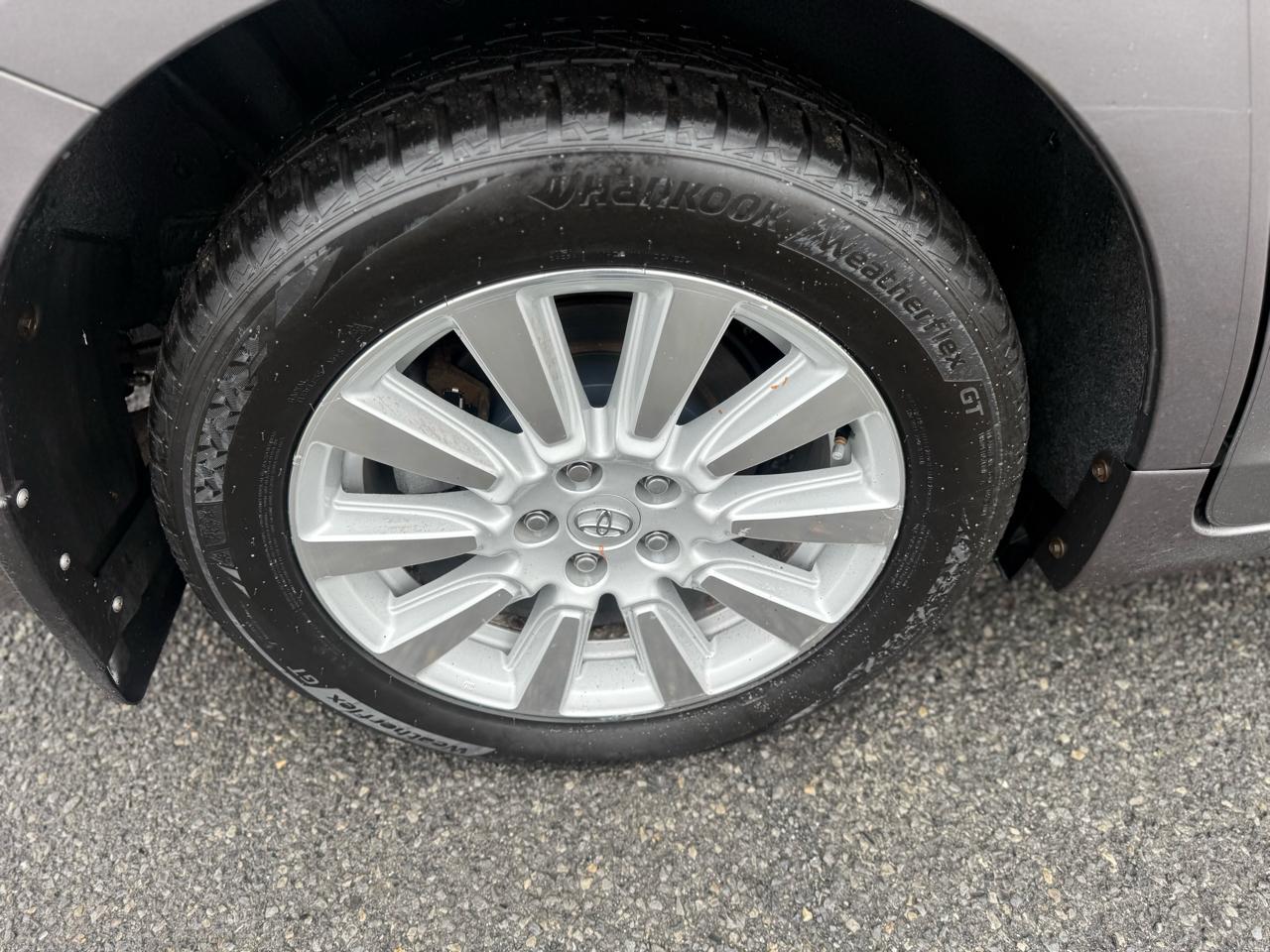 Toyota Sienna XLE 7-Passenger AWD 2017