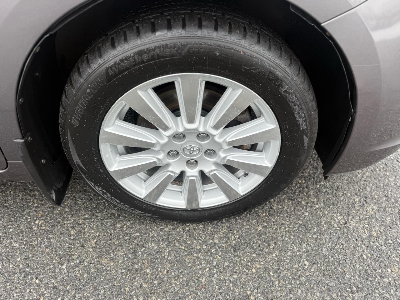 Toyota Sienna XLE 7-Passenger AWD 2017