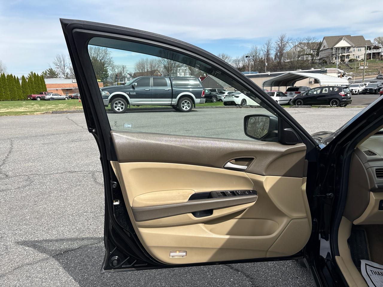 Honda Accord LX sedan AT 2010