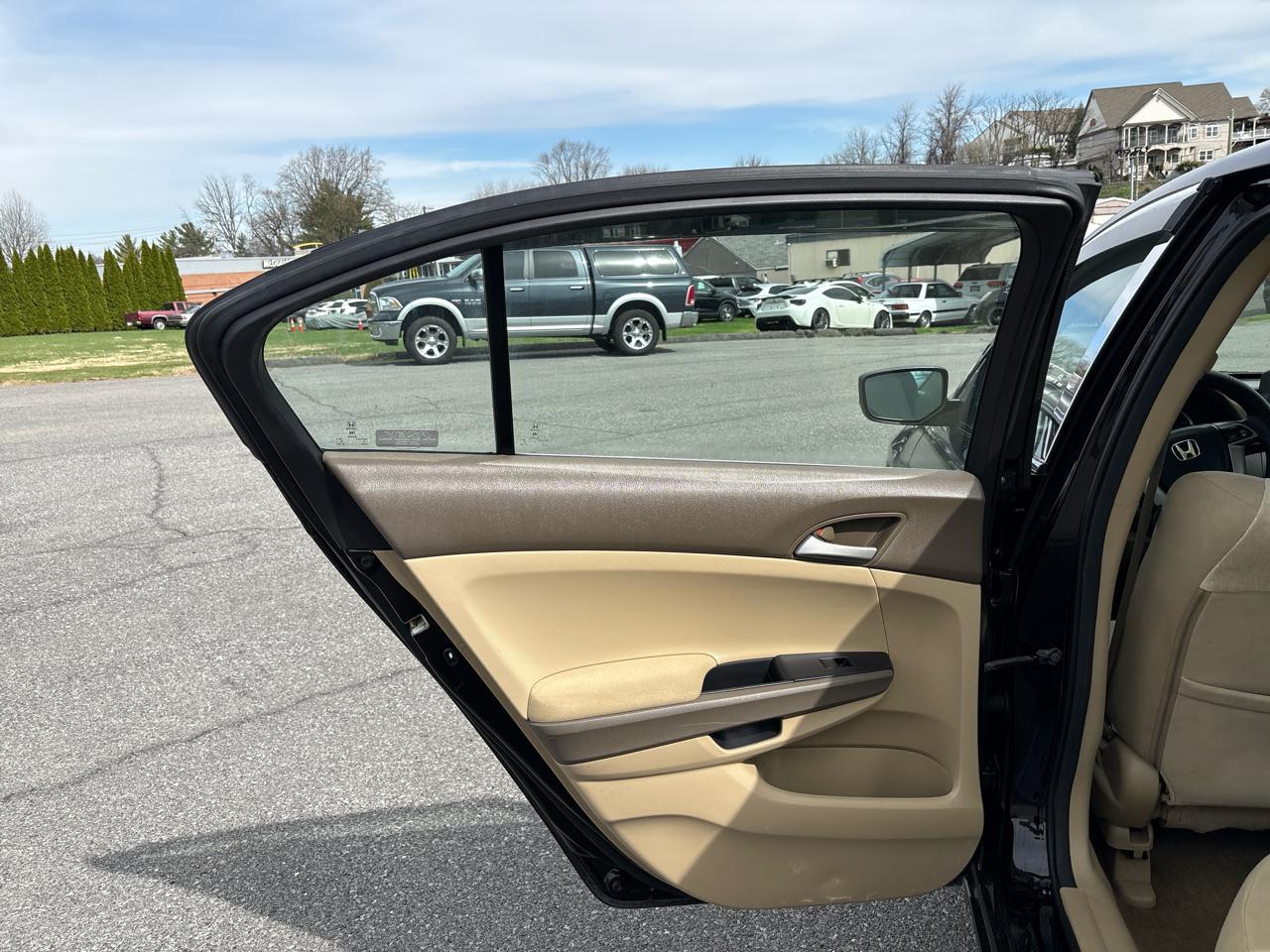 Honda Accord LX sedan AT 2010