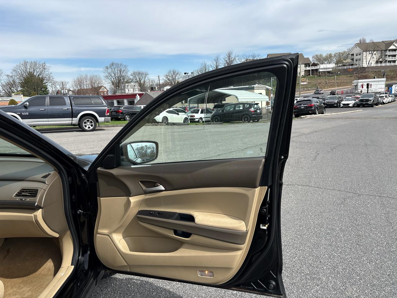 Honda Accord LX sedan AT 2010