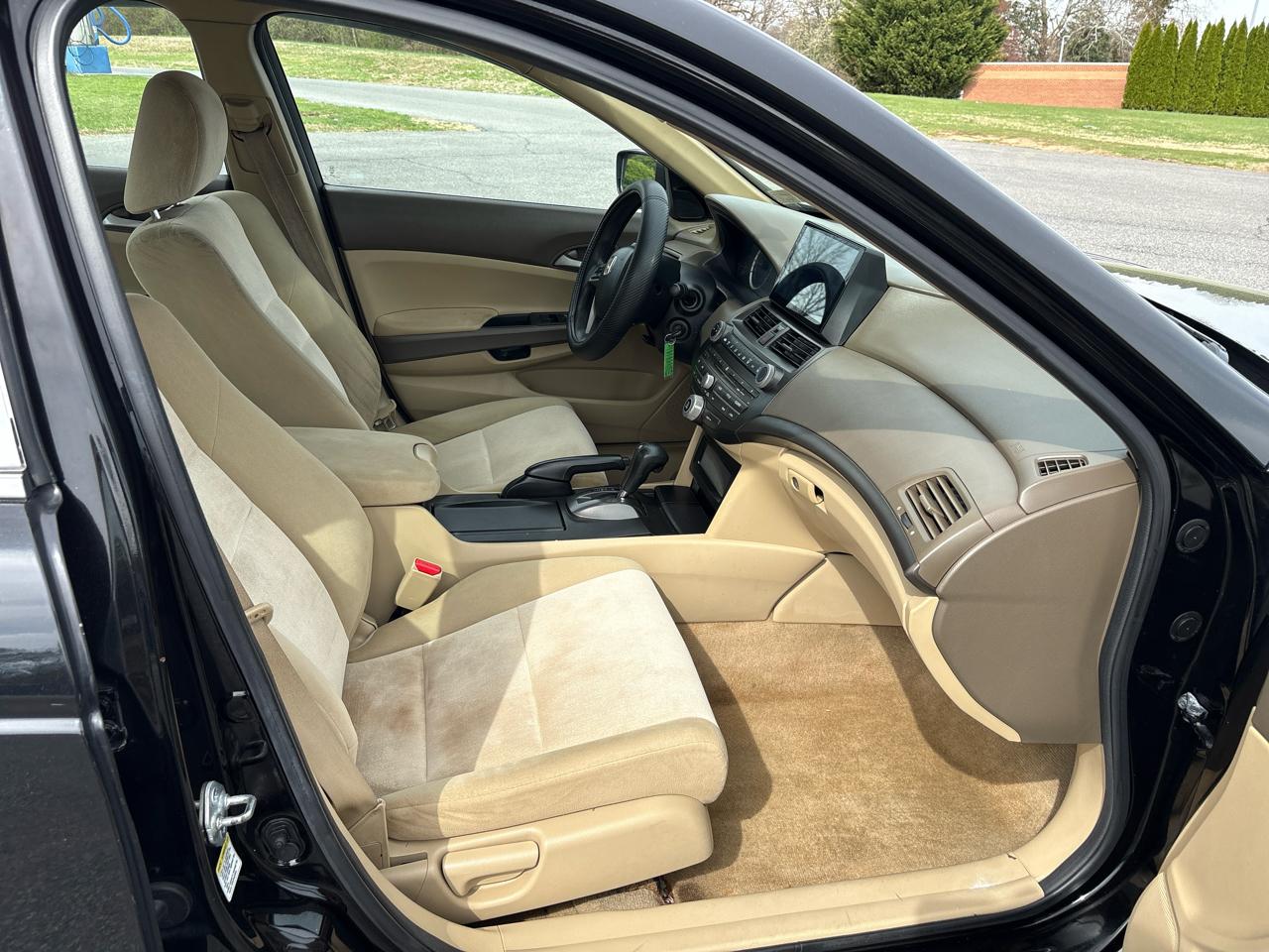 Honda Accord LX sedan AT 2010