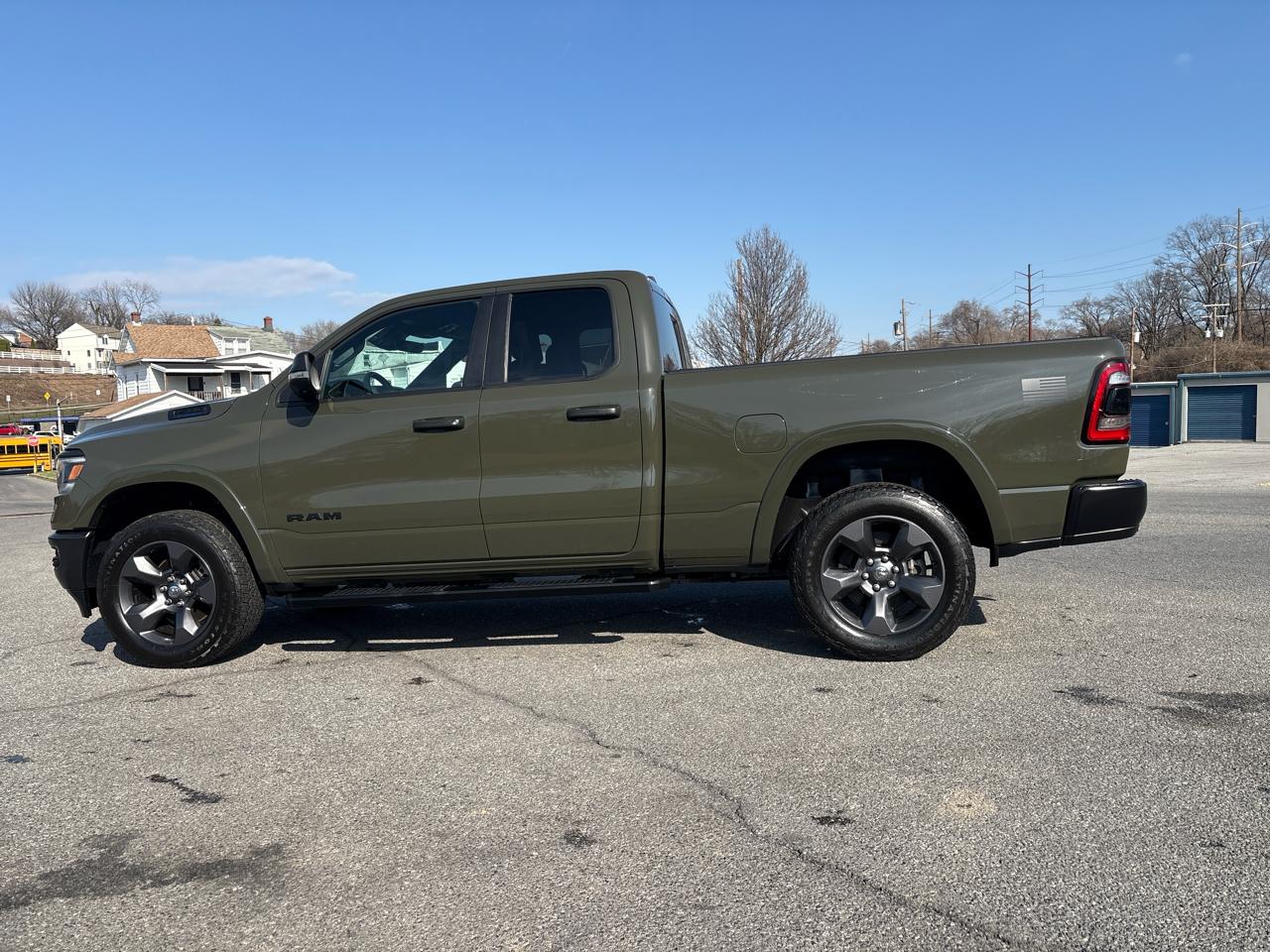 RAM 1500 Big Horn Quad Cab 4WD 2021