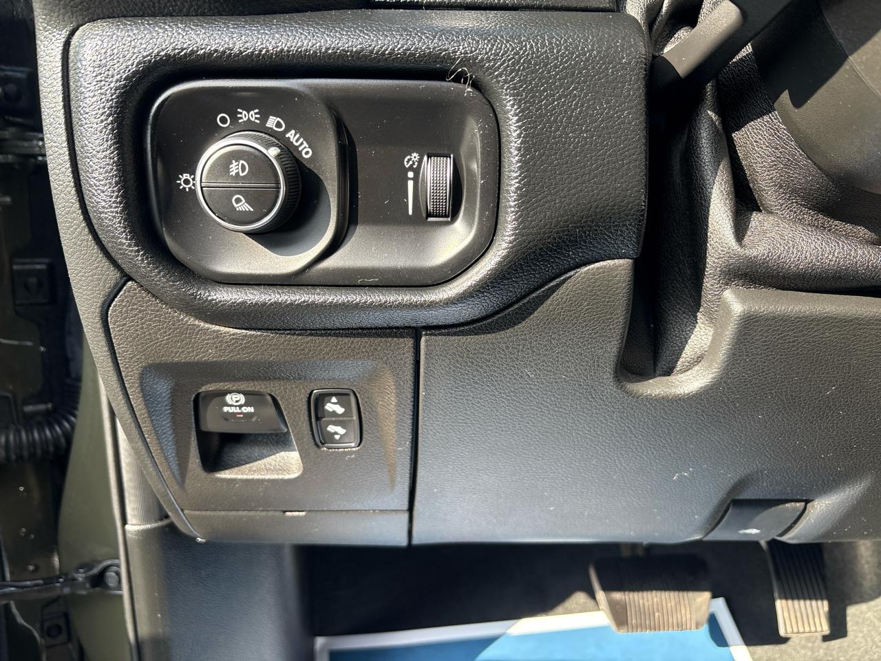 RAM 1500 Big Horn Quad Cab 4WD 2021