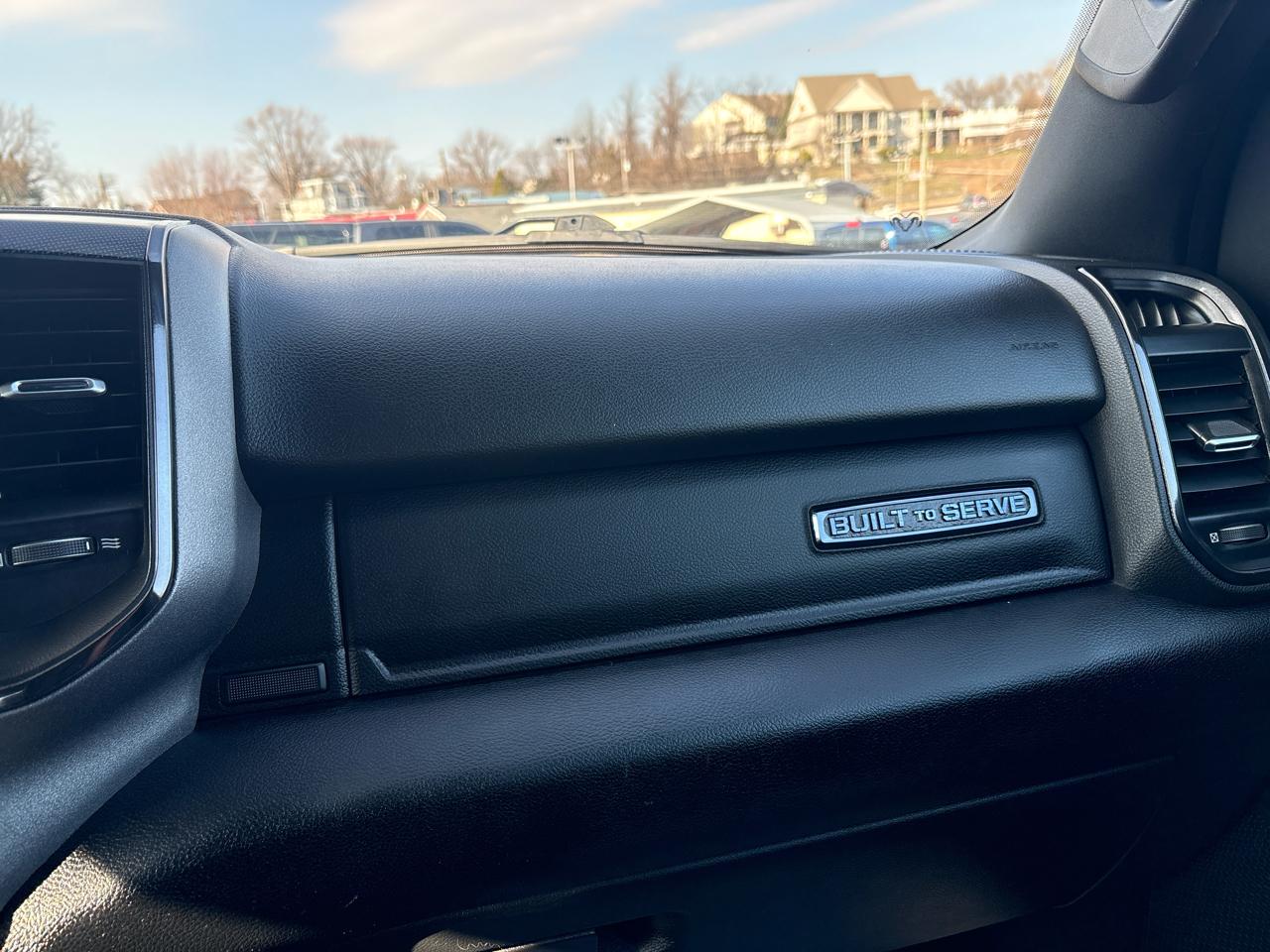 RAM 1500 Big Horn Quad Cab 4WD 2021