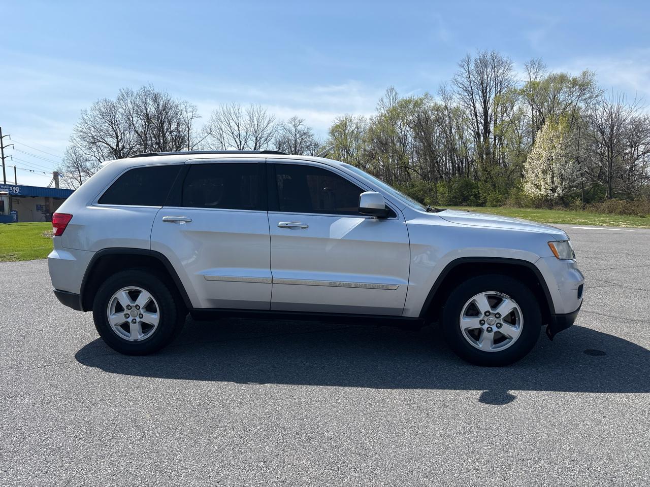 Jeep Grand Cherokee Laredo 4WD 2011