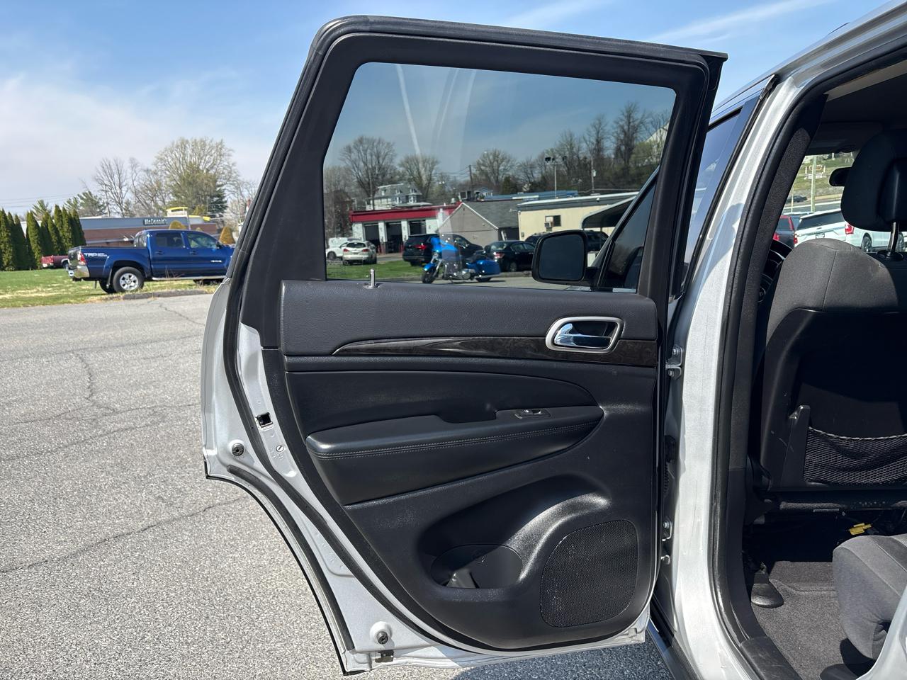 Jeep Grand Cherokee Laredo 4WD 2011