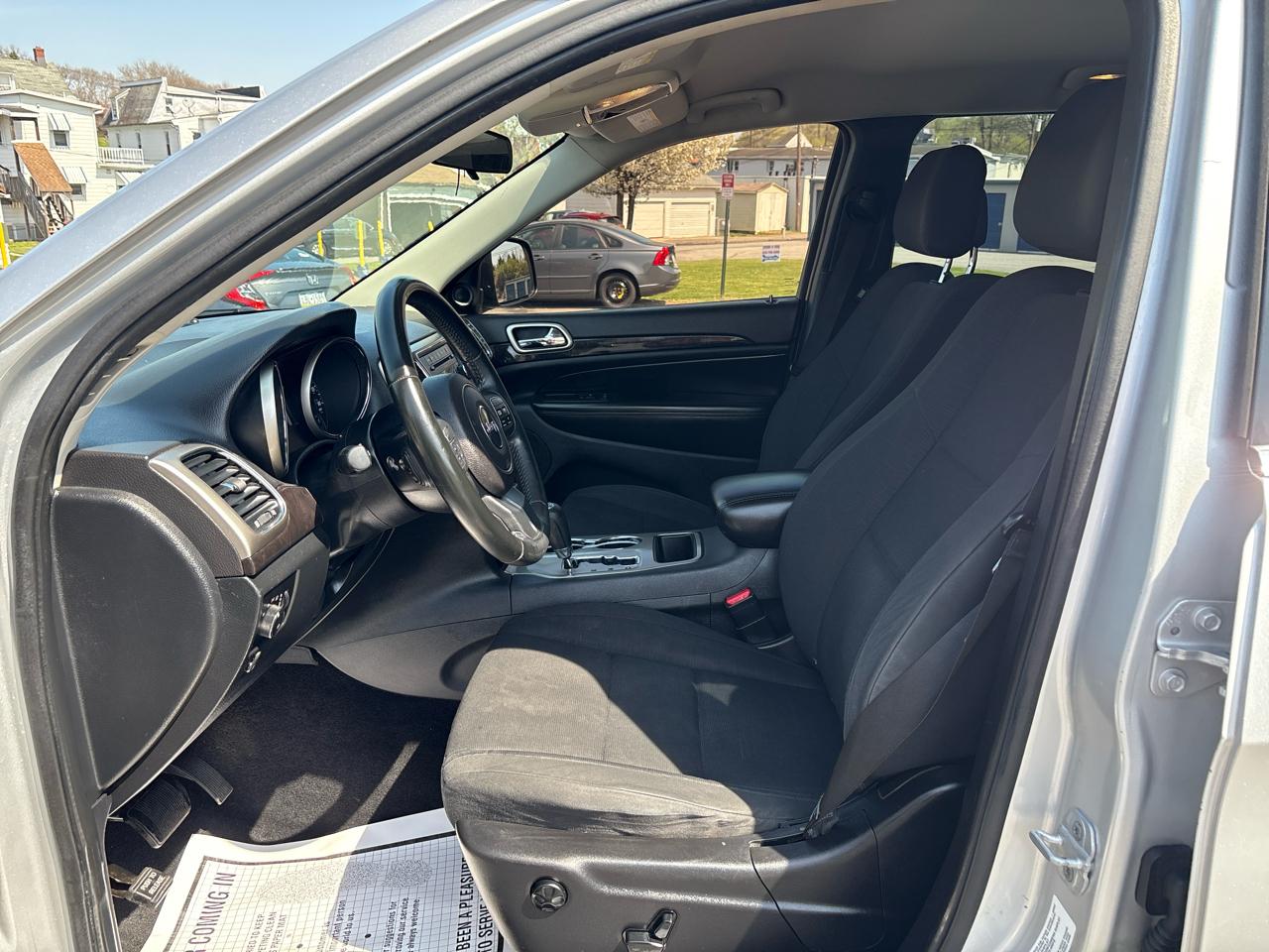 Jeep Grand Cherokee Laredo 4WD 2011