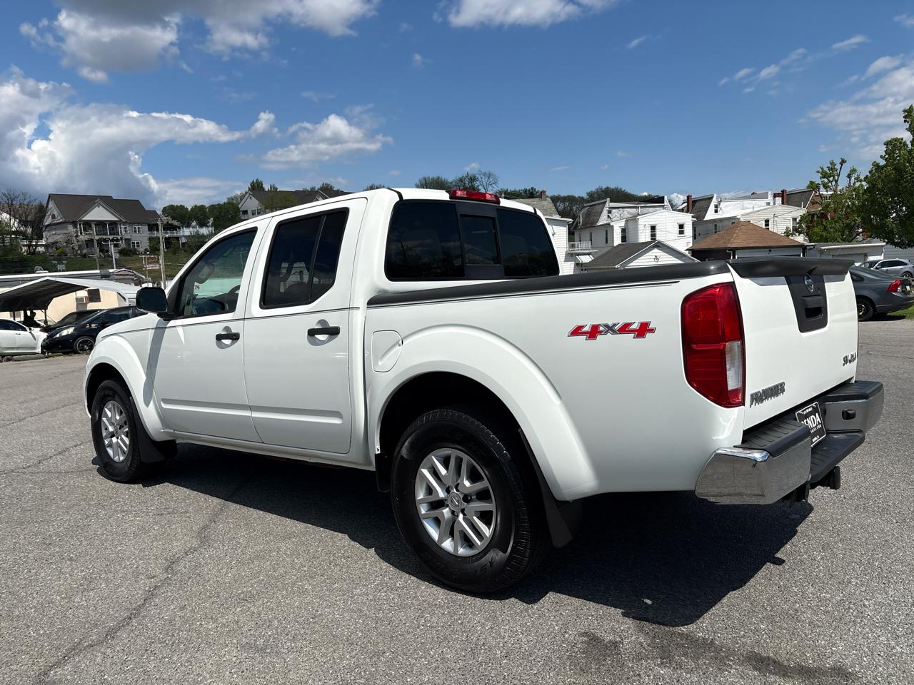 Nissan Frontier SV Crew Cab 5AT 4WD 2014