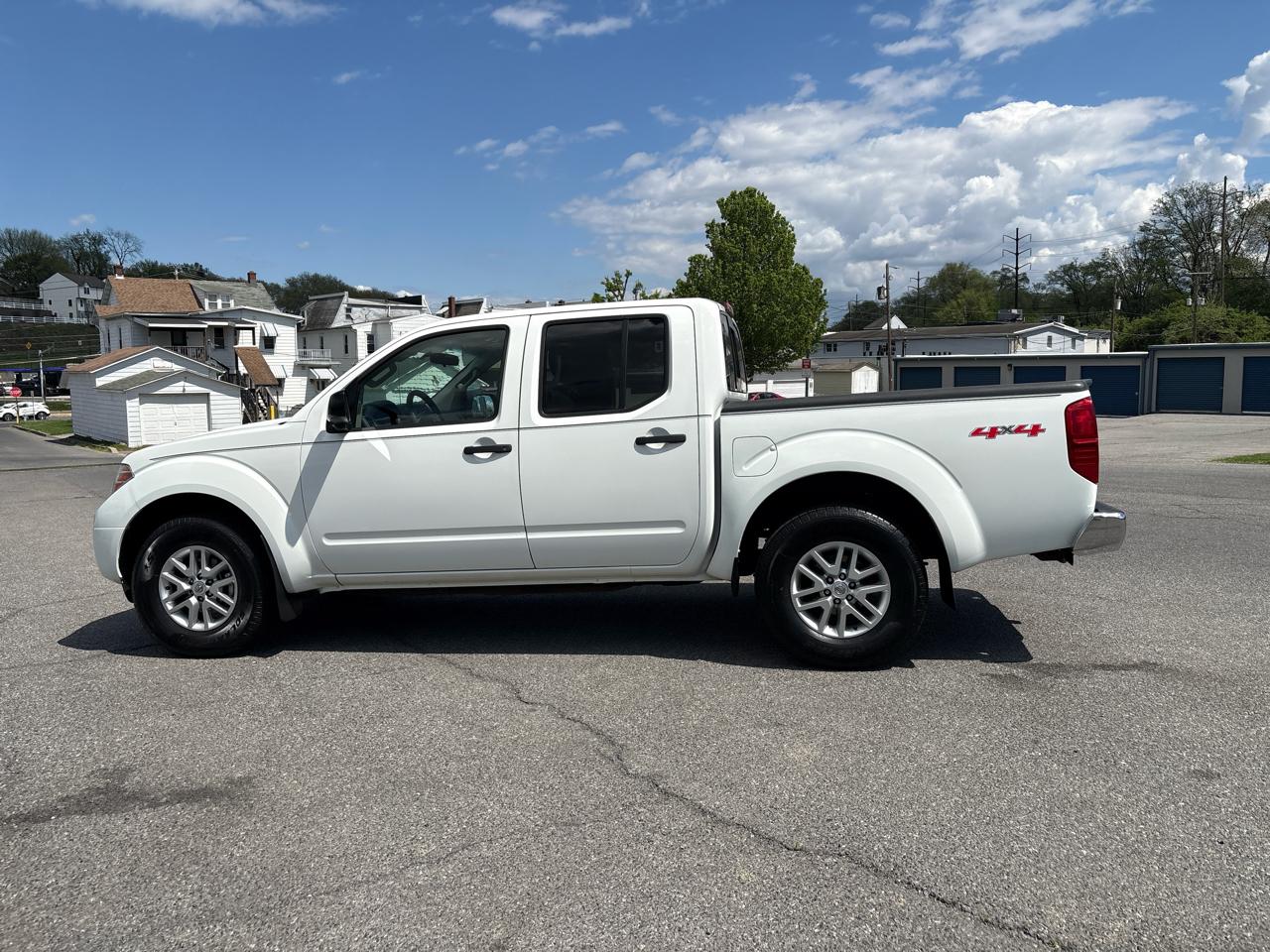 Nissan Frontier SV Crew Cab 5AT 4WD 2014