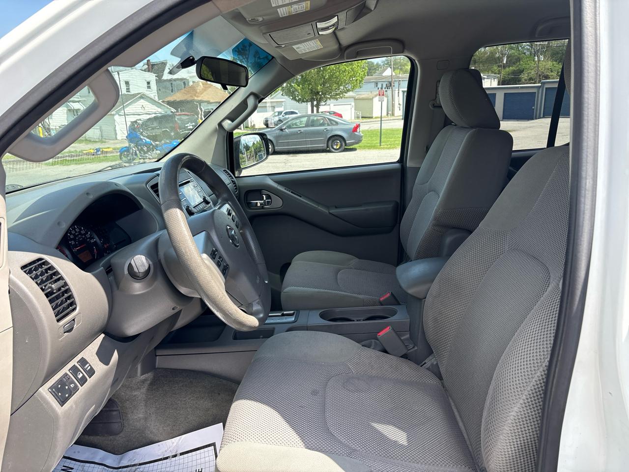 Nissan Frontier SV Crew Cab 5AT 4WD 2014