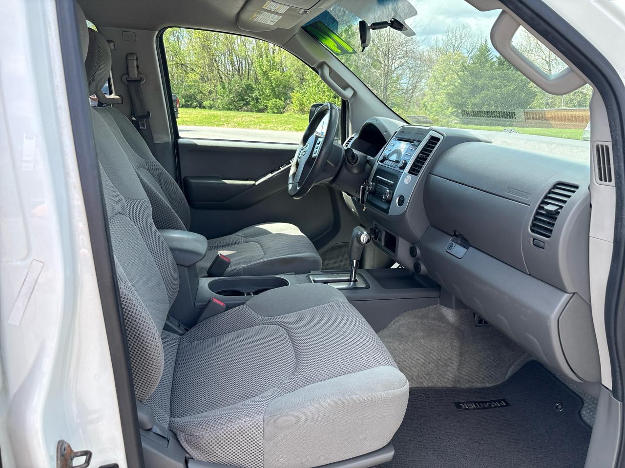 Nissan Frontier SV Crew Cab 5AT 4WD 2014
