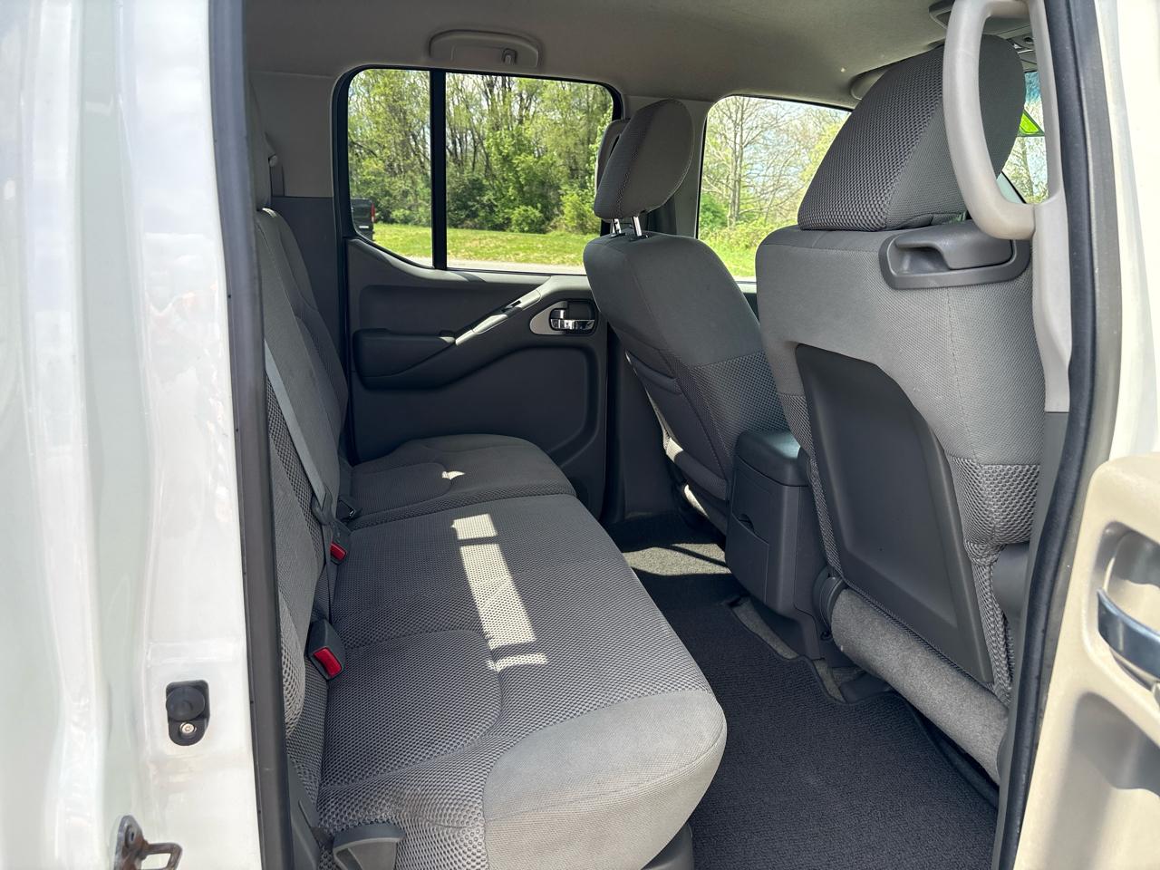 Nissan Frontier SV Crew Cab 5AT 4WD 2014