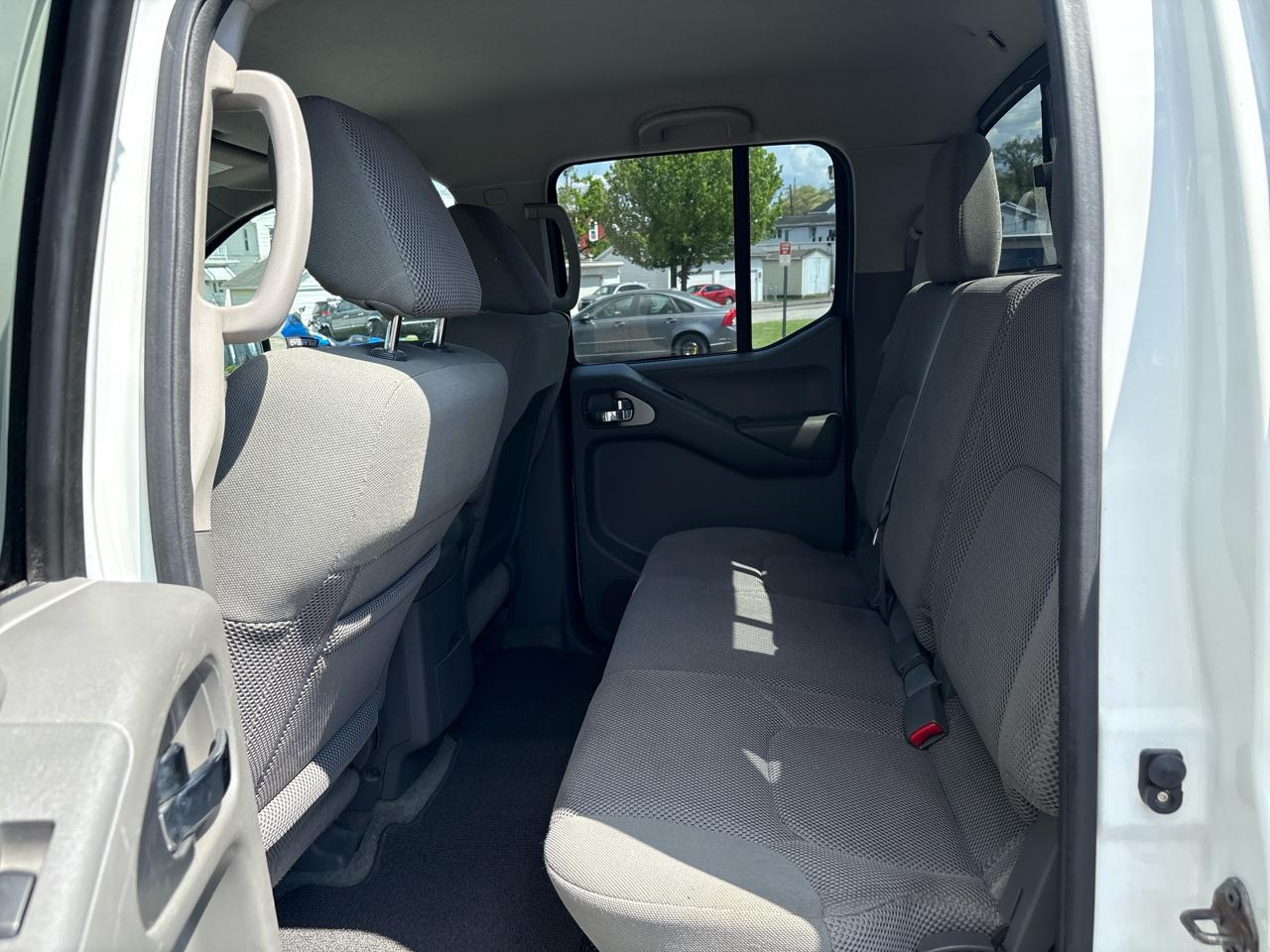 Nissan Frontier SV Crew Cab 5AT 4WD 2014