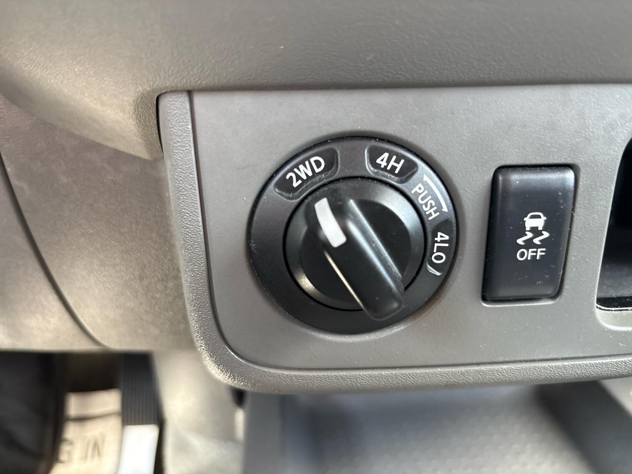 Nissan Frontier SV Crew Cab 5AT 4WD 2014