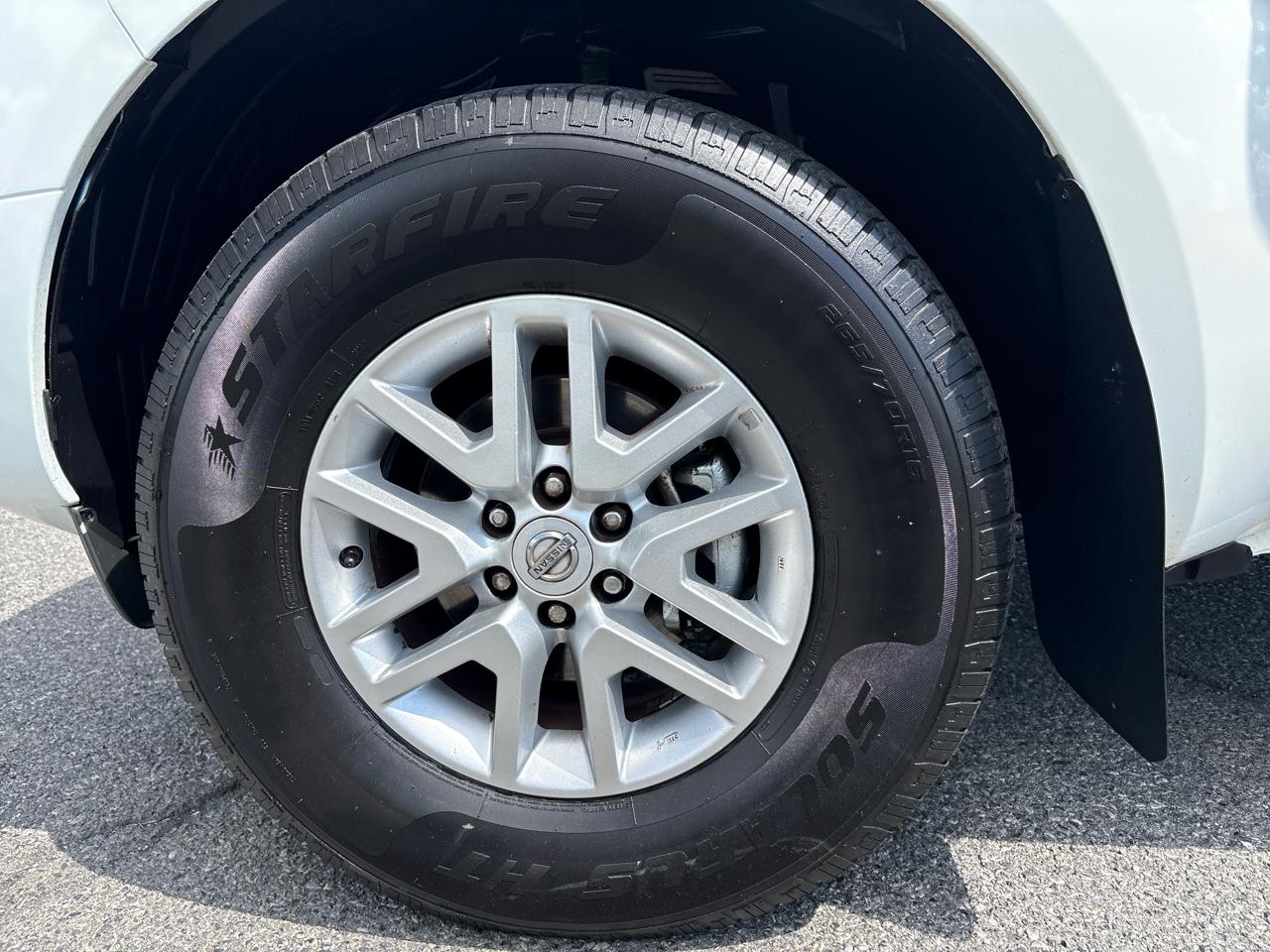 Nissan Frontier SV Crew Cab 5AT 4WD 2014