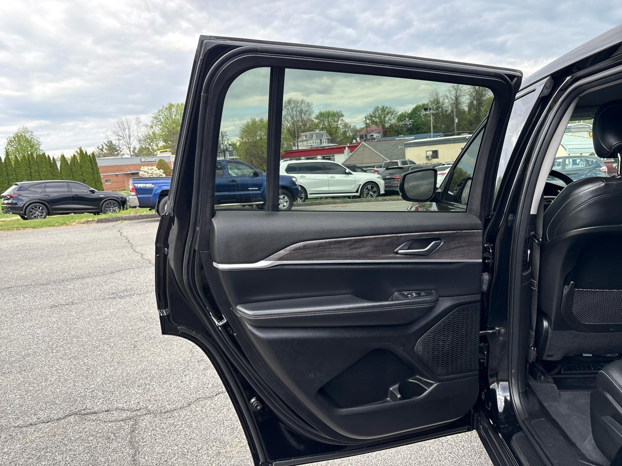 Jeep Grand Cherokee L Limited 4WD 2023