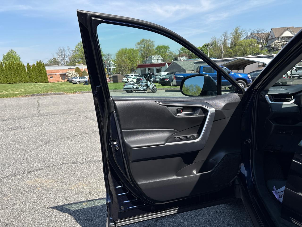 Toyota RAV4 XLE AWD 2025