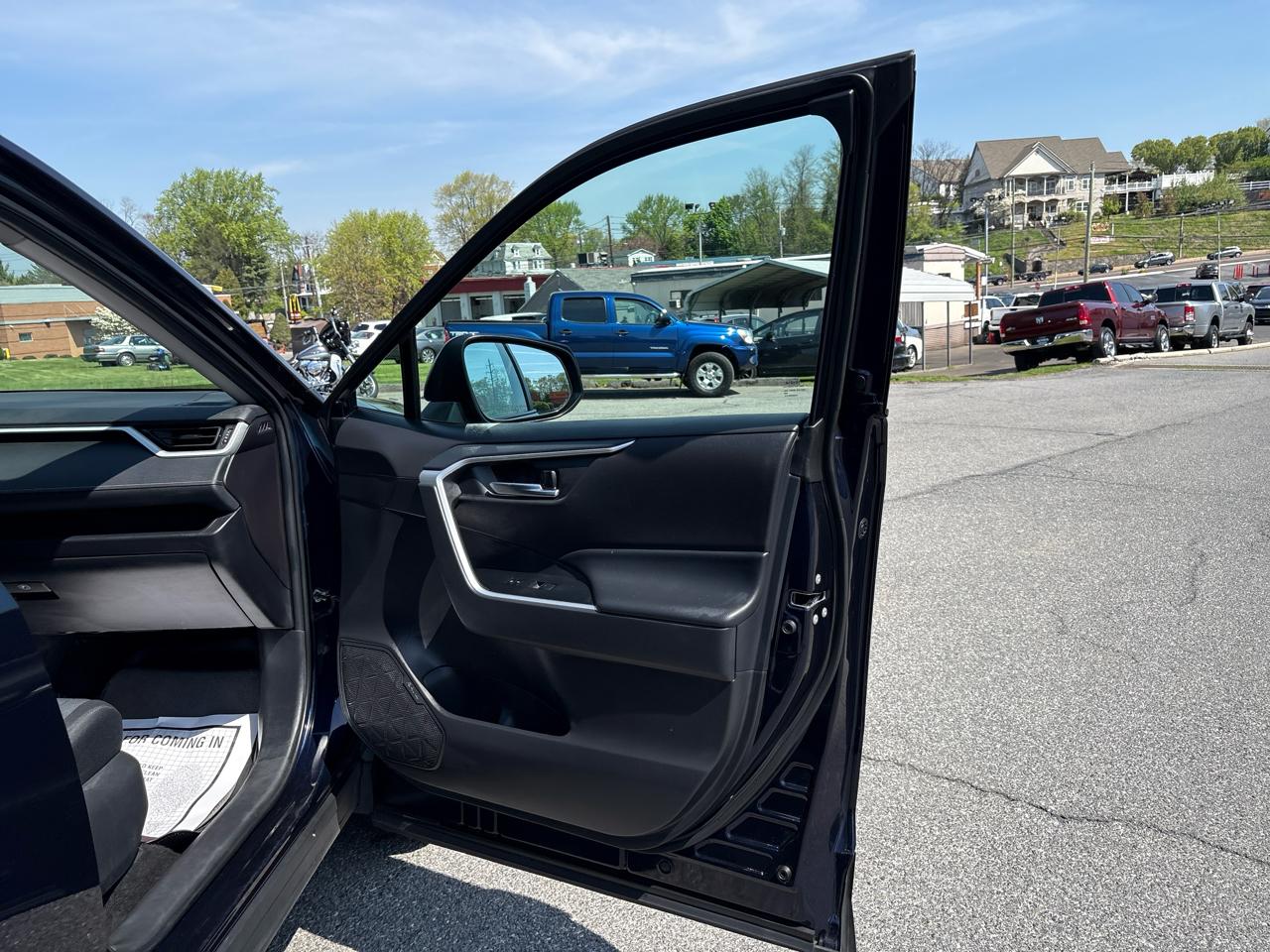 Toyota RAV4 XLE AWD 2025