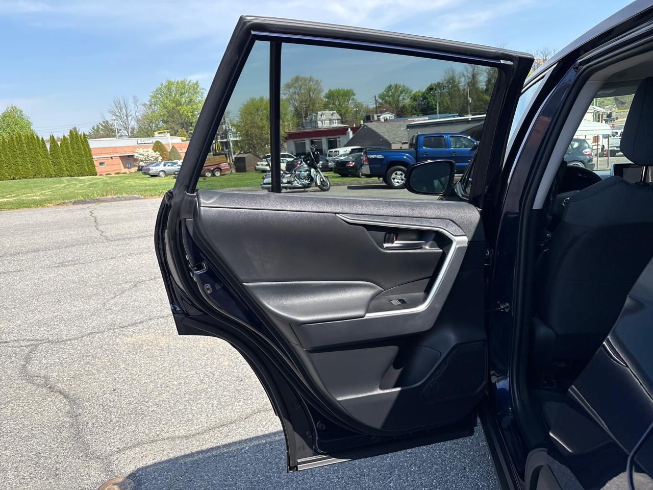 Toyota RAV4 XLE AWD 2025