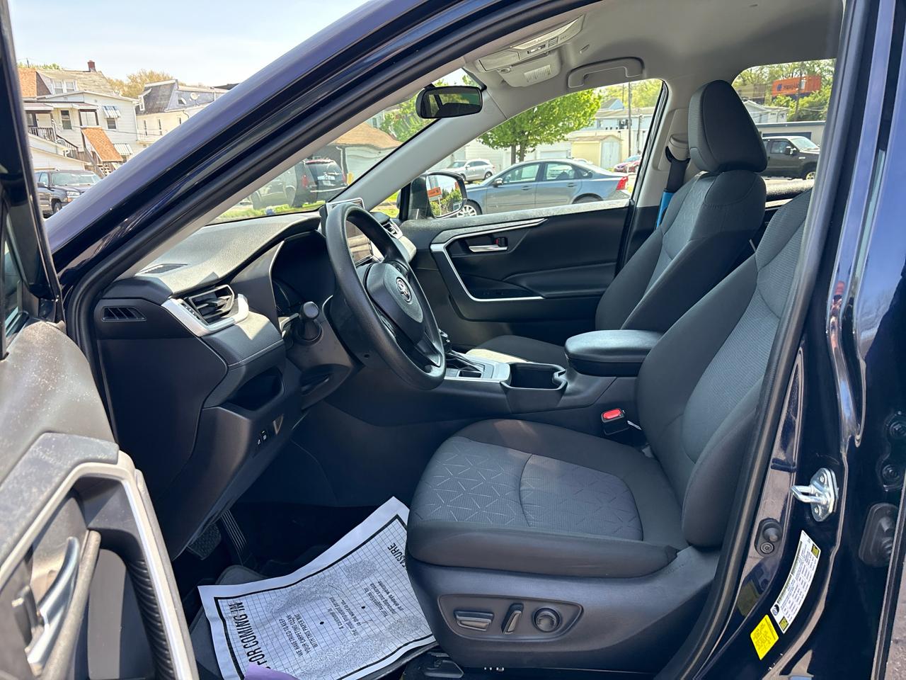 Toyota RAV4 XLE AWD 2025