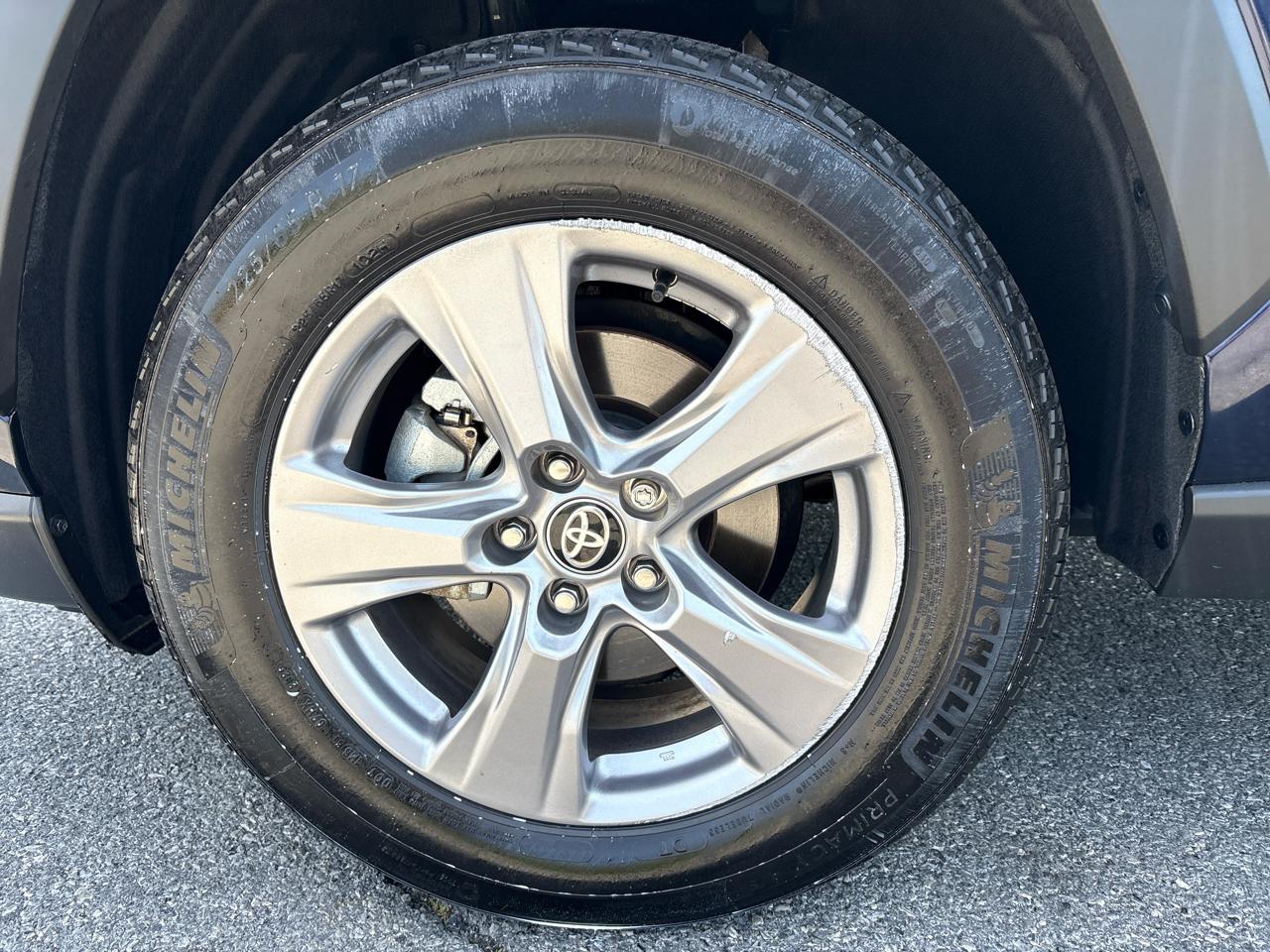Toyota RAV4 XLE AWD 2025