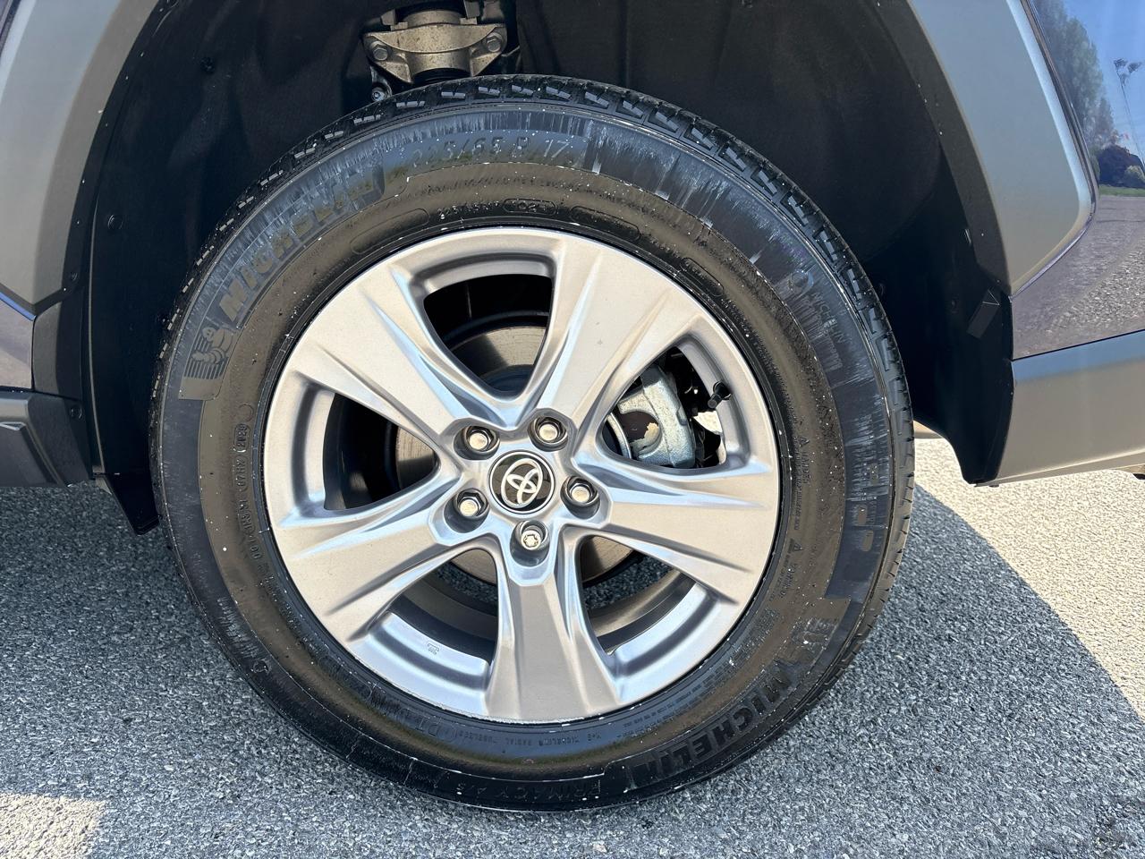 Toyota RAV4 XLE AWD 2025