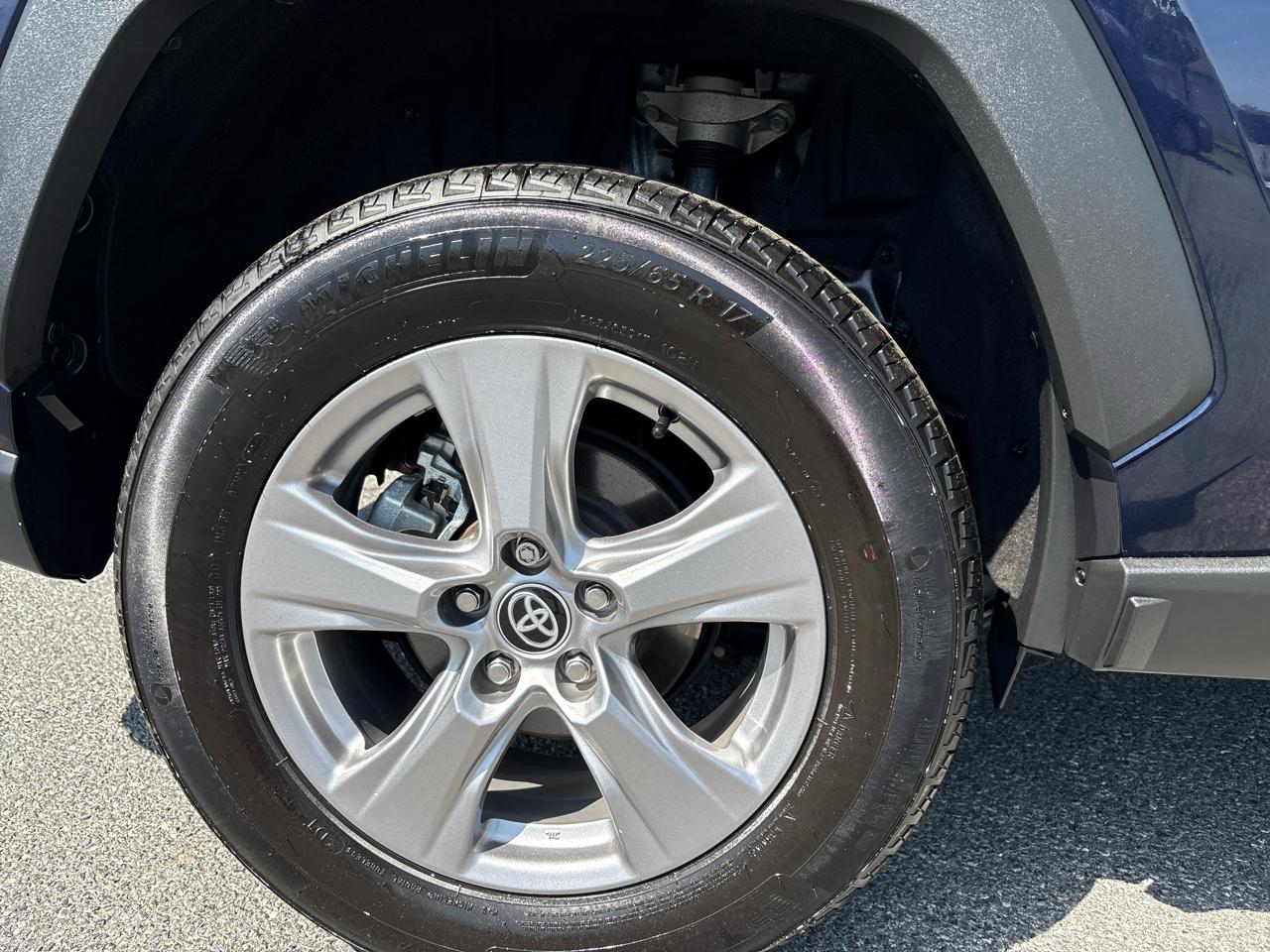 Toyota RAV4 XLE AWD 2025