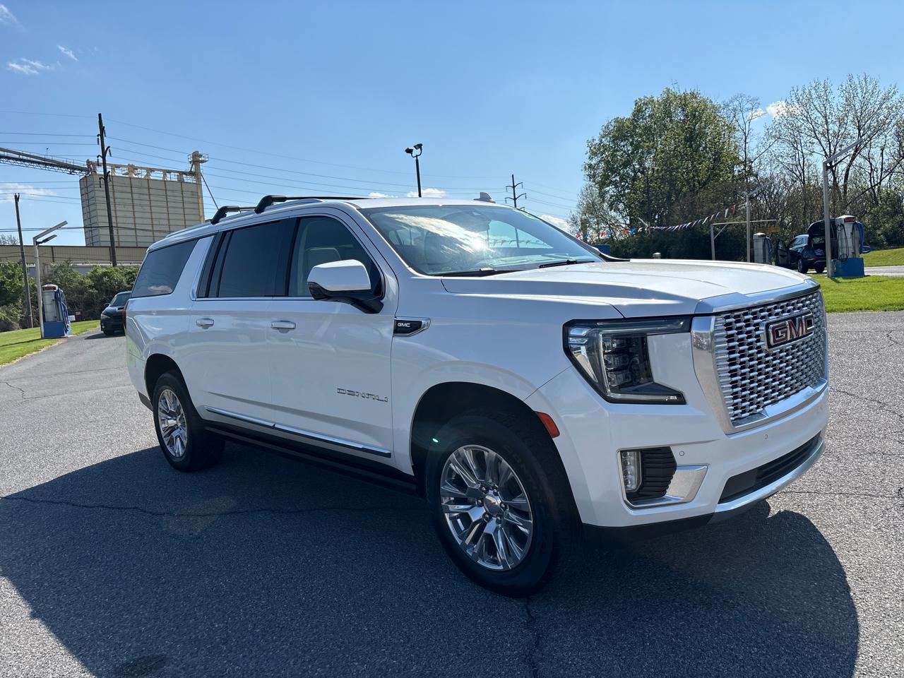 GMC Yukon XL Denali 4WD 2022