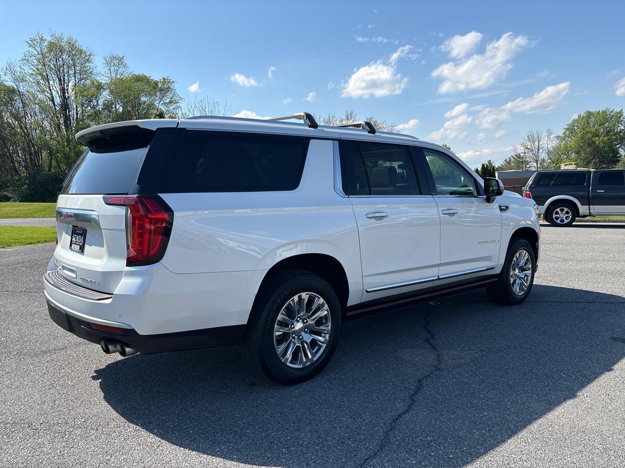 GMC Yukon XL Denali 4WD 2022