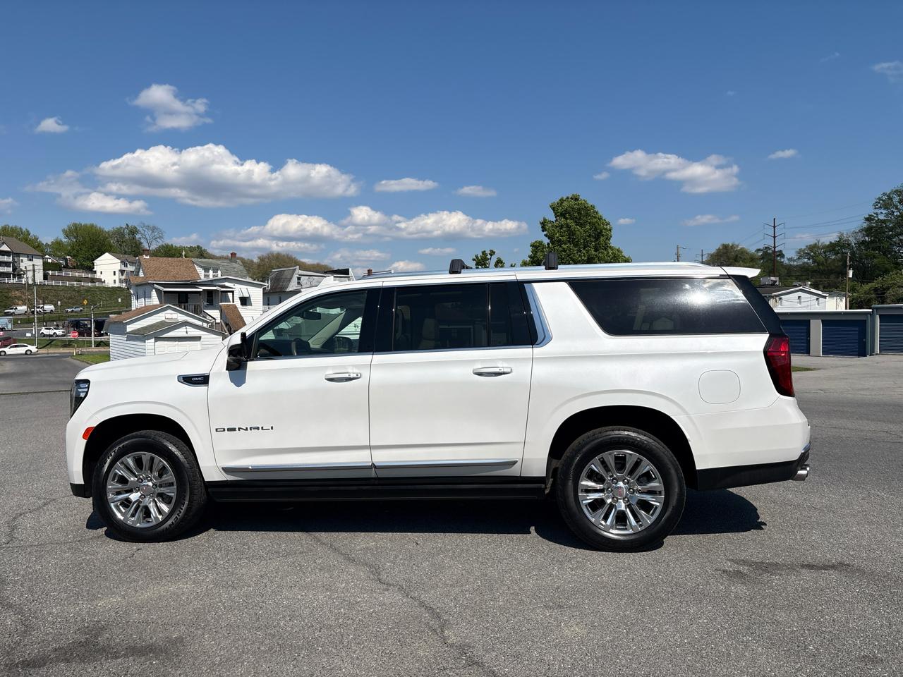GMC Yukon XL Denali 4WD 2022