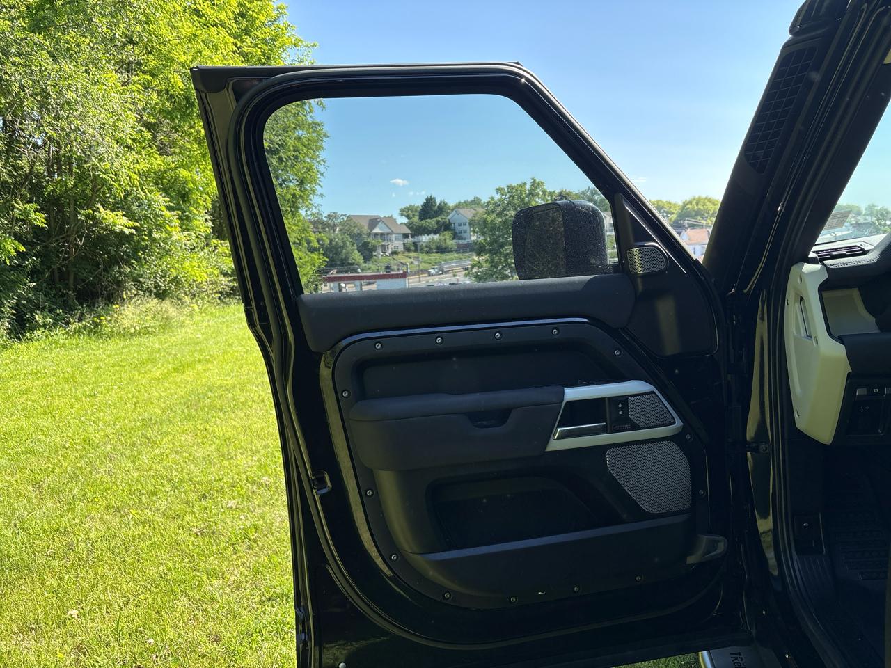 Land Rover Defender 130 SE 2023